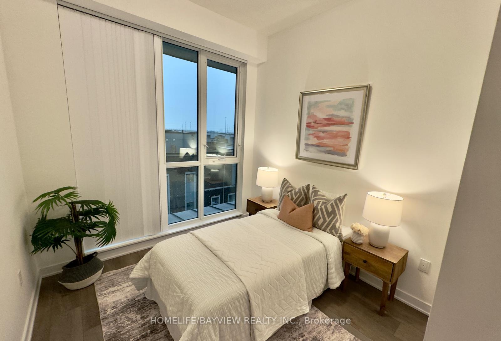Photo 6 of Unit 512, 38 Honeycrisp Crescent, Vaughan, Vaughan Corporate Centre — HOMEH