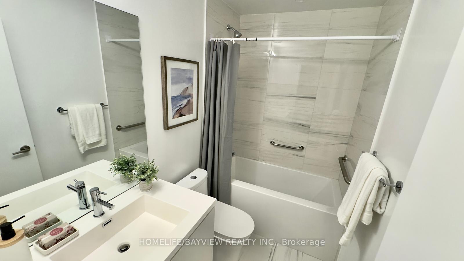 Photo 7 of Unit 512, 38 Honeycrisp Crescent, Vaughan, Vaughan Corporate Centre — HOMEH