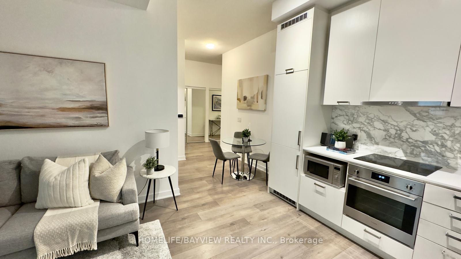Photo 8 of Unit 512, 38 Honeycrisp Crescent, Vaughan, Vaughan Corporate Centre — HOMEH