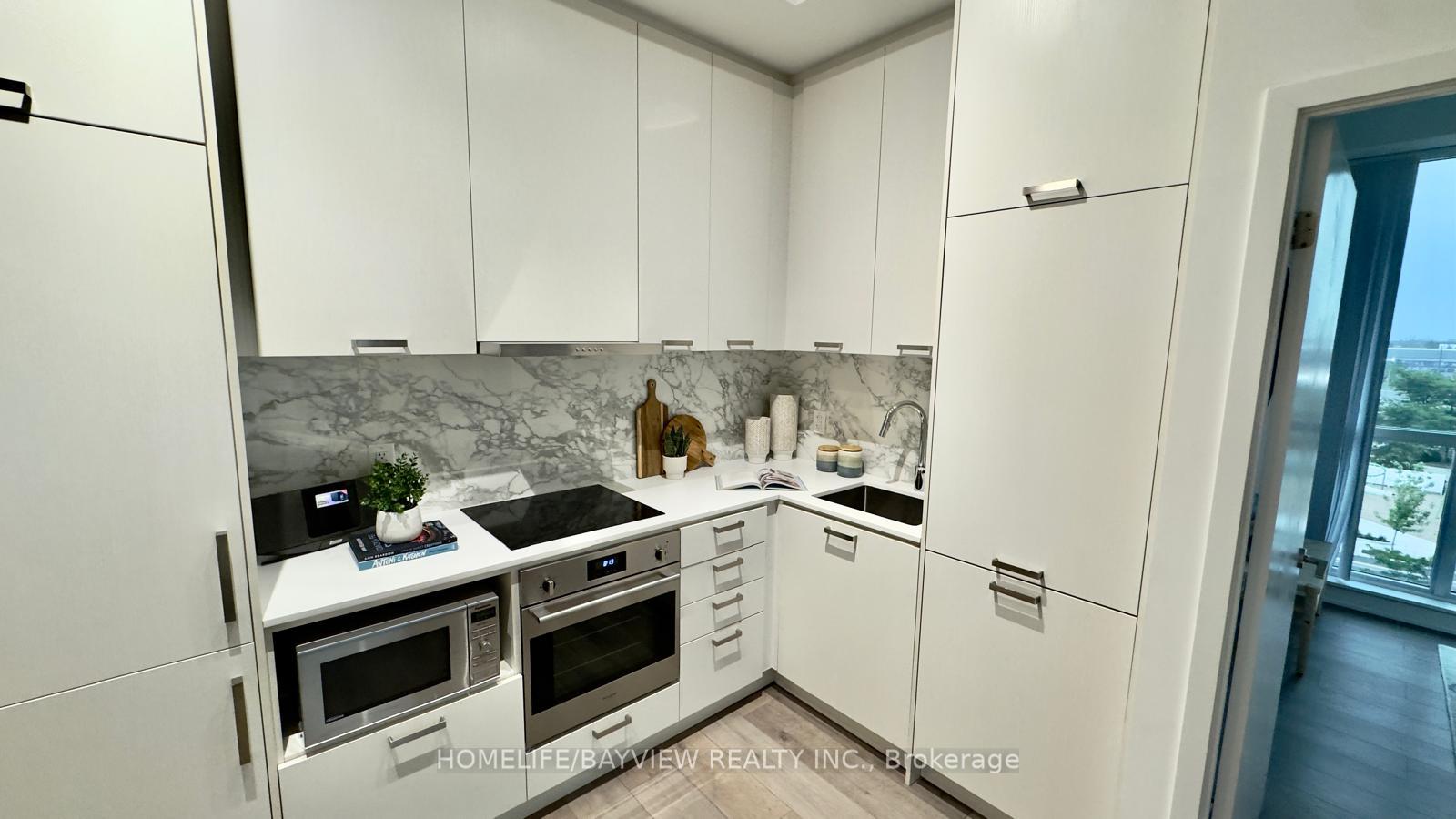 Photo 9 of Unit 512, 38 Honeycrisp Crescent, Vaughan, Vaughan Corporate Centre — HOMEH