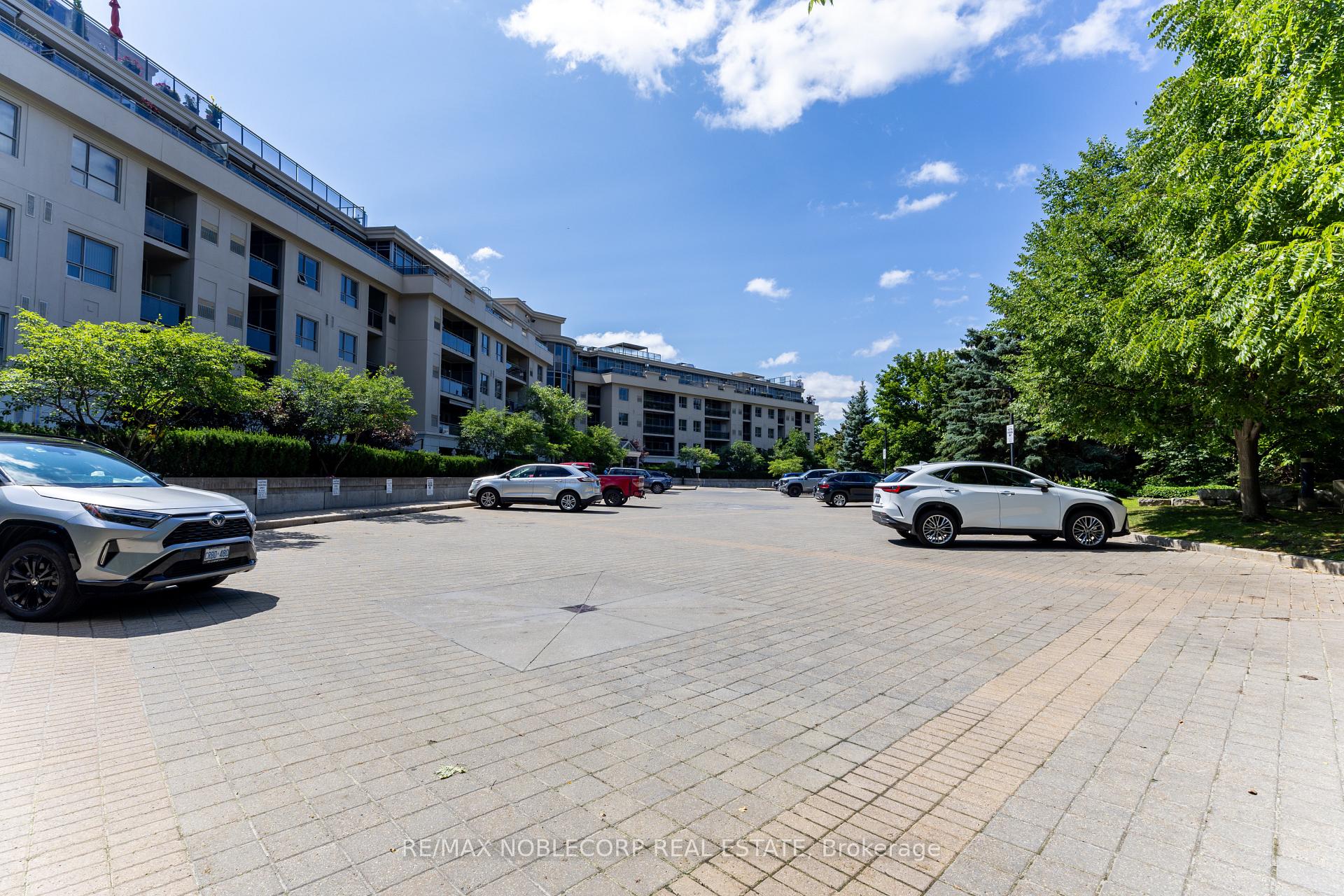 Photo 3 of Unit 105, 8201 Islington Avenue, Vaughan, Islington Woods — HOMEH