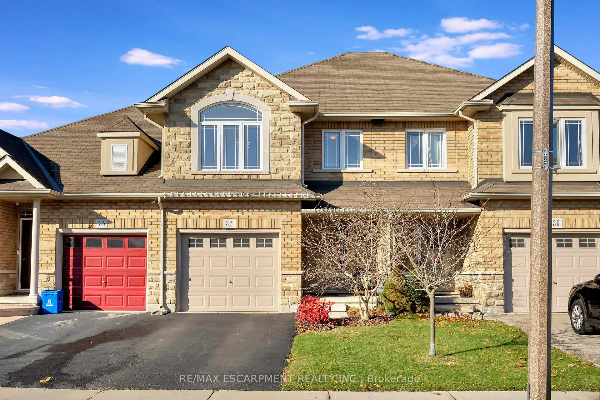 Photo 1 of 37 Celestial Crescent, Hamilton, Hannon — HOMEH