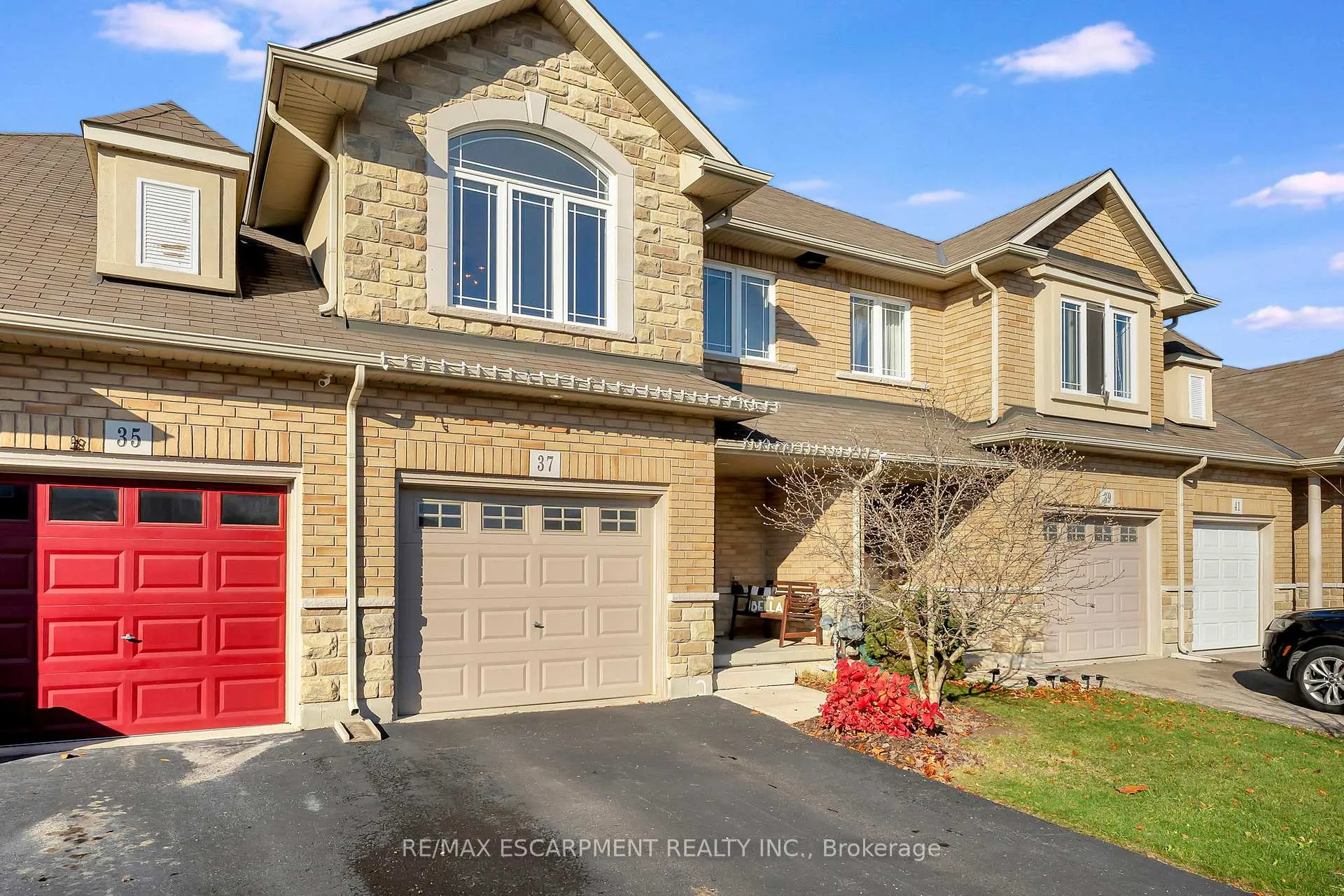 Photo 2 of 37 Celestial Crescent, Hamilton, Hannon — HOMEH