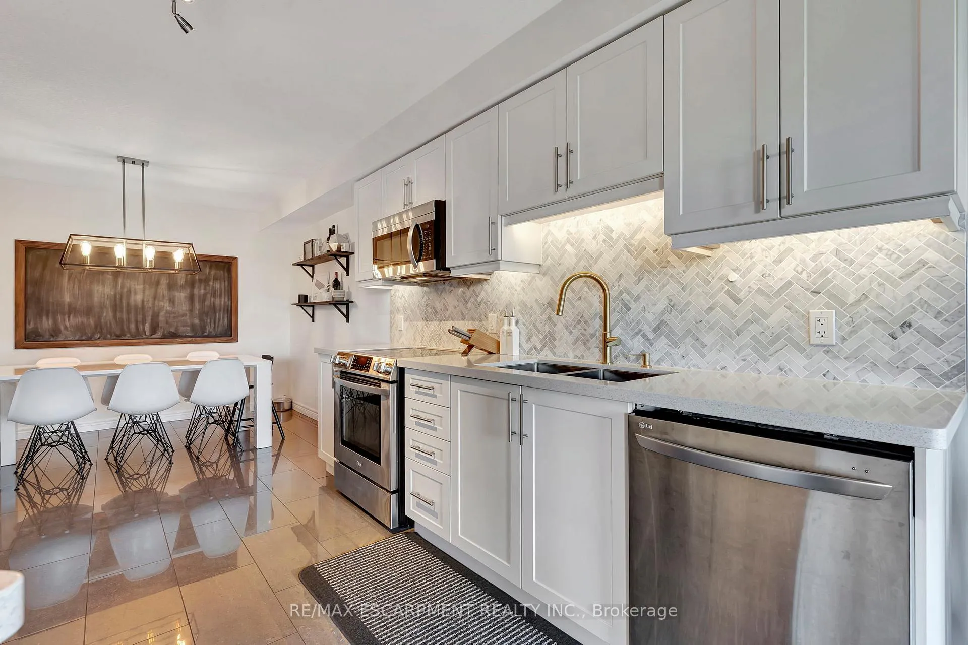 Photo 11 of 37 Celestial Crescent, Hamilton, Hannon — HOMEH