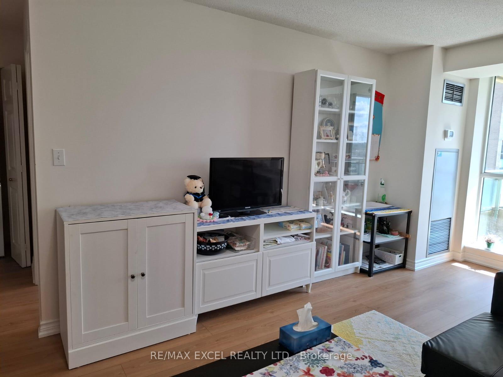 Photo 5 of Unit 902, 39 Pemberton Avenue, North York, Newtonbrook East — HOMEH