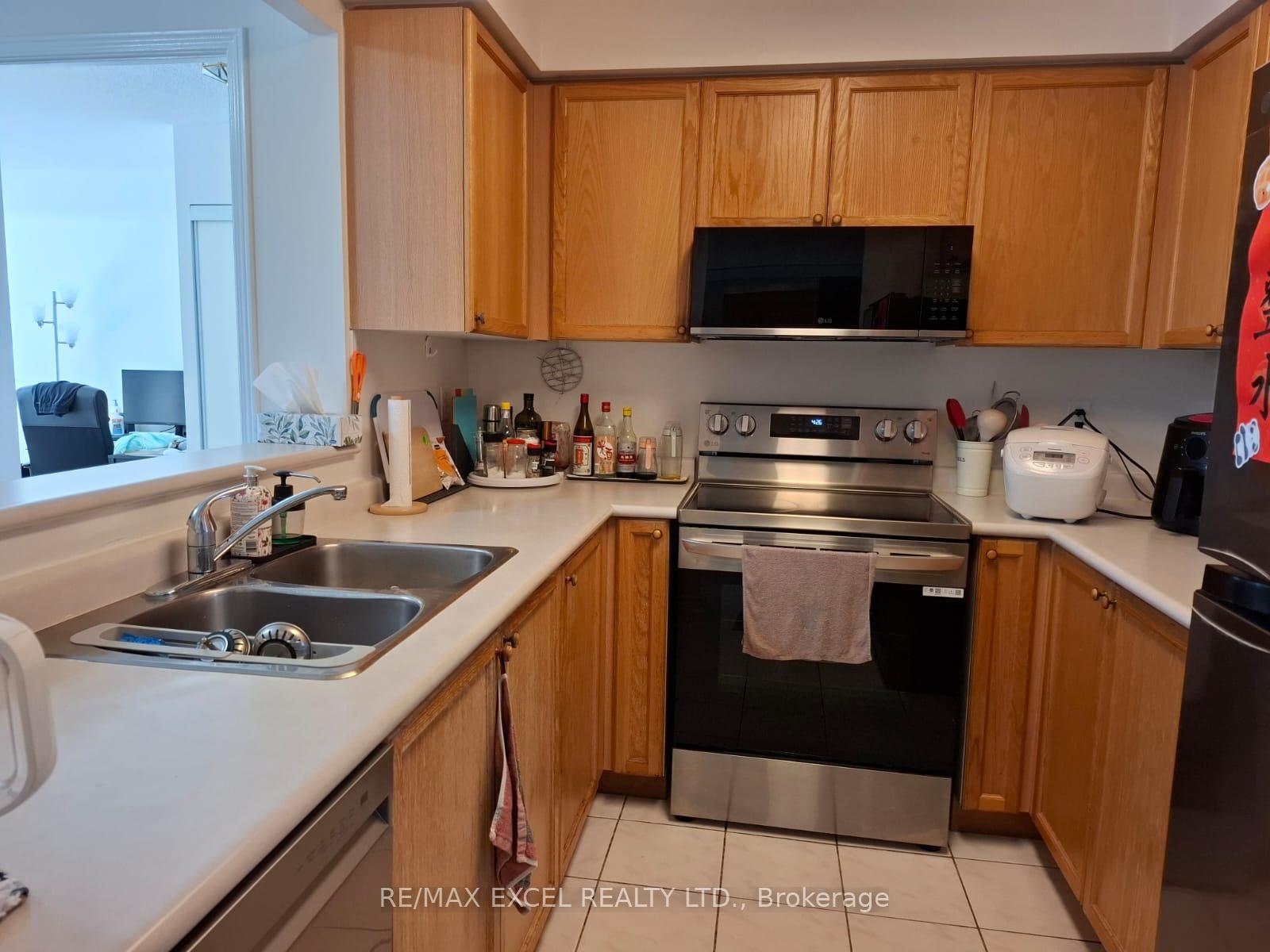 Photo 6 of Unit 902, 39 Pemberton Avenue, North York, Newtonbrook East — HOMEH