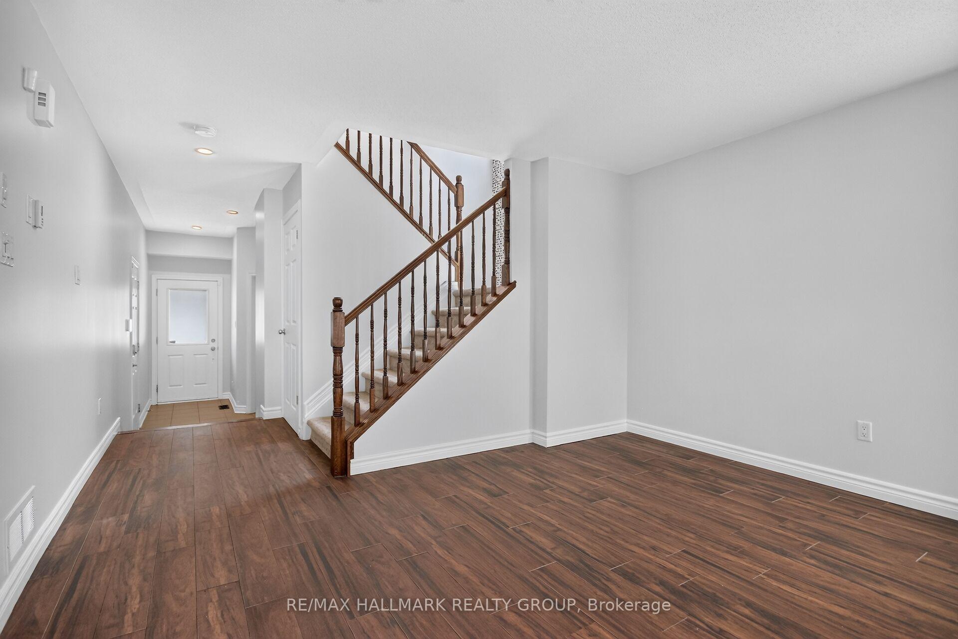 Photo 21 of 114 Dunforest Terrace, Ottawa, Barrhaven - Strandherd — HOMEH