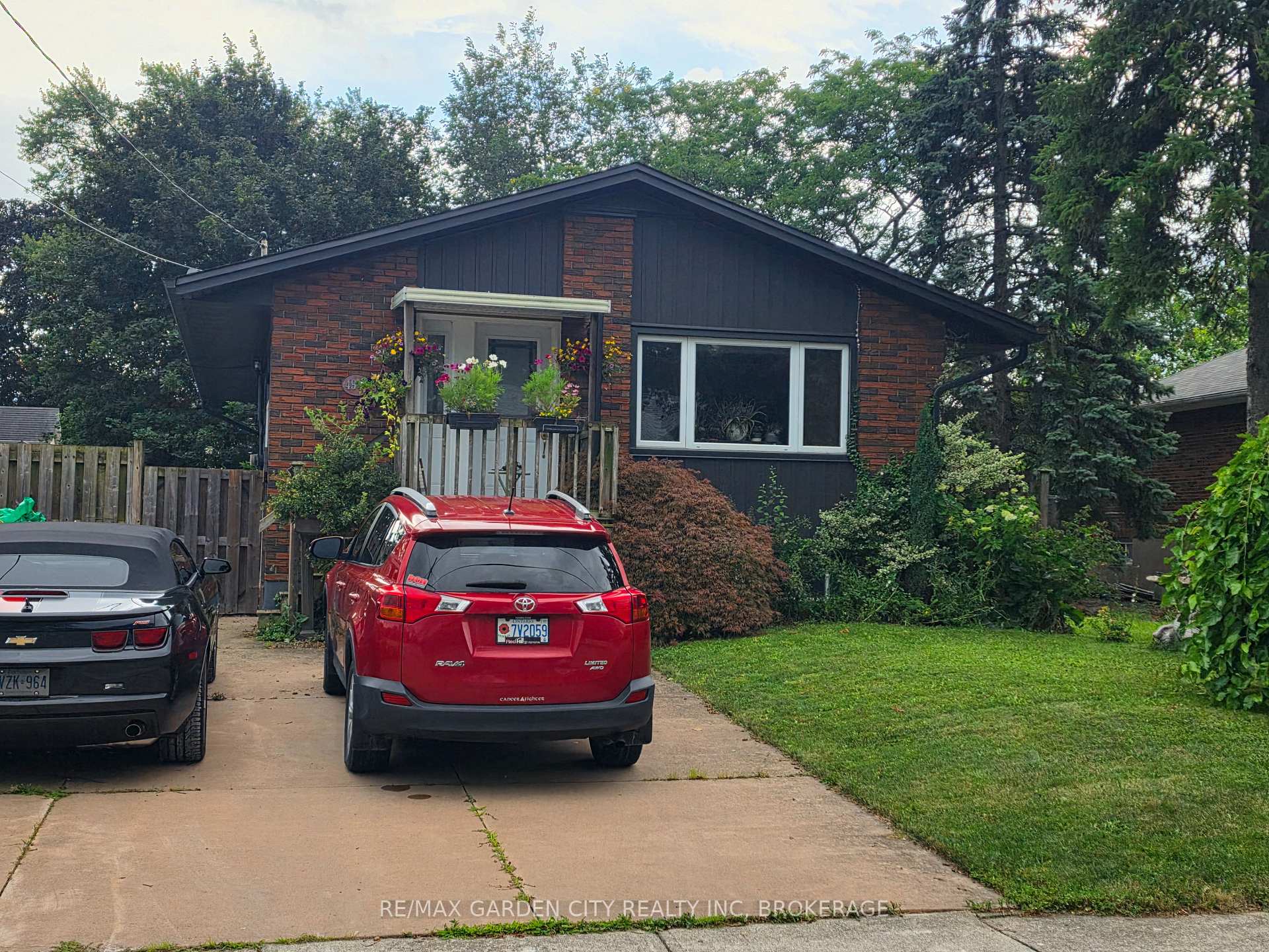 Photo 2 of 49 Ursula Avenue, St. Catharines, Burleigh Hill — HOMEH