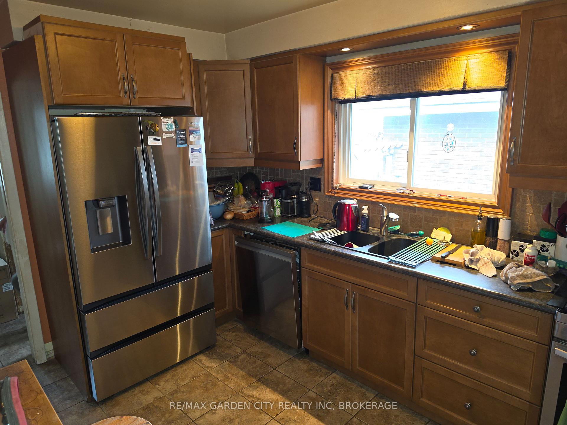 Photo 3 of 49 Ursula Avenue, St. Catharines, Burleigh Hill — HOMEH