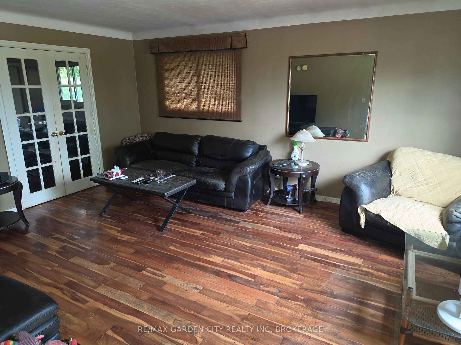 Photo 5 of 49 Ursula Avenue, St. Catharines, Burleigh Hill — HOMEH