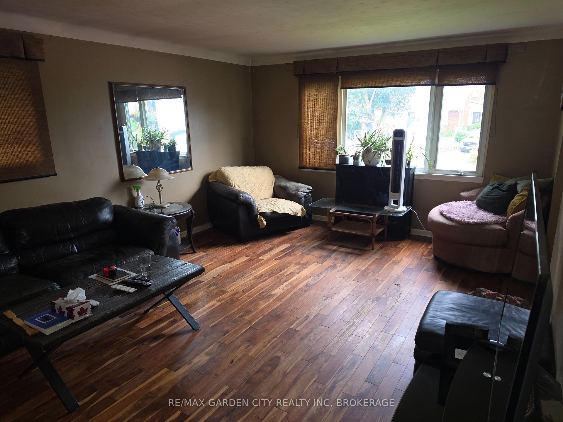 Photo 6 of 49 Ursula Avenue, St. Catharines, Burleigh Hill — HOMEH