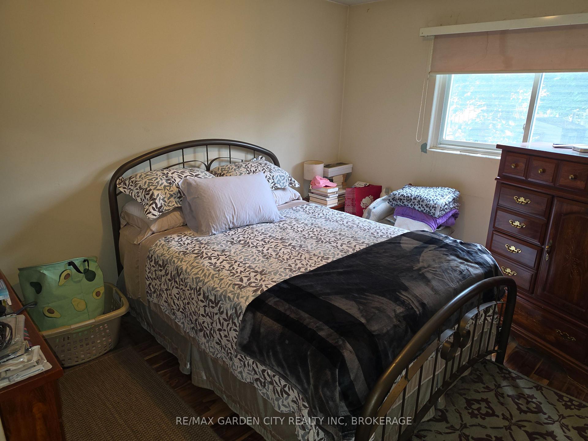 Photo 8 of 49 Ursula Avenue, St. Catharines, Burleigh Hill — HOMEH