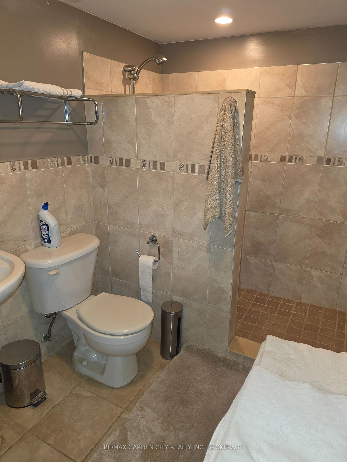 Photo 9 of 49 Ursula Avenue, St. Catharines, Burleigh Hill — HOMEH