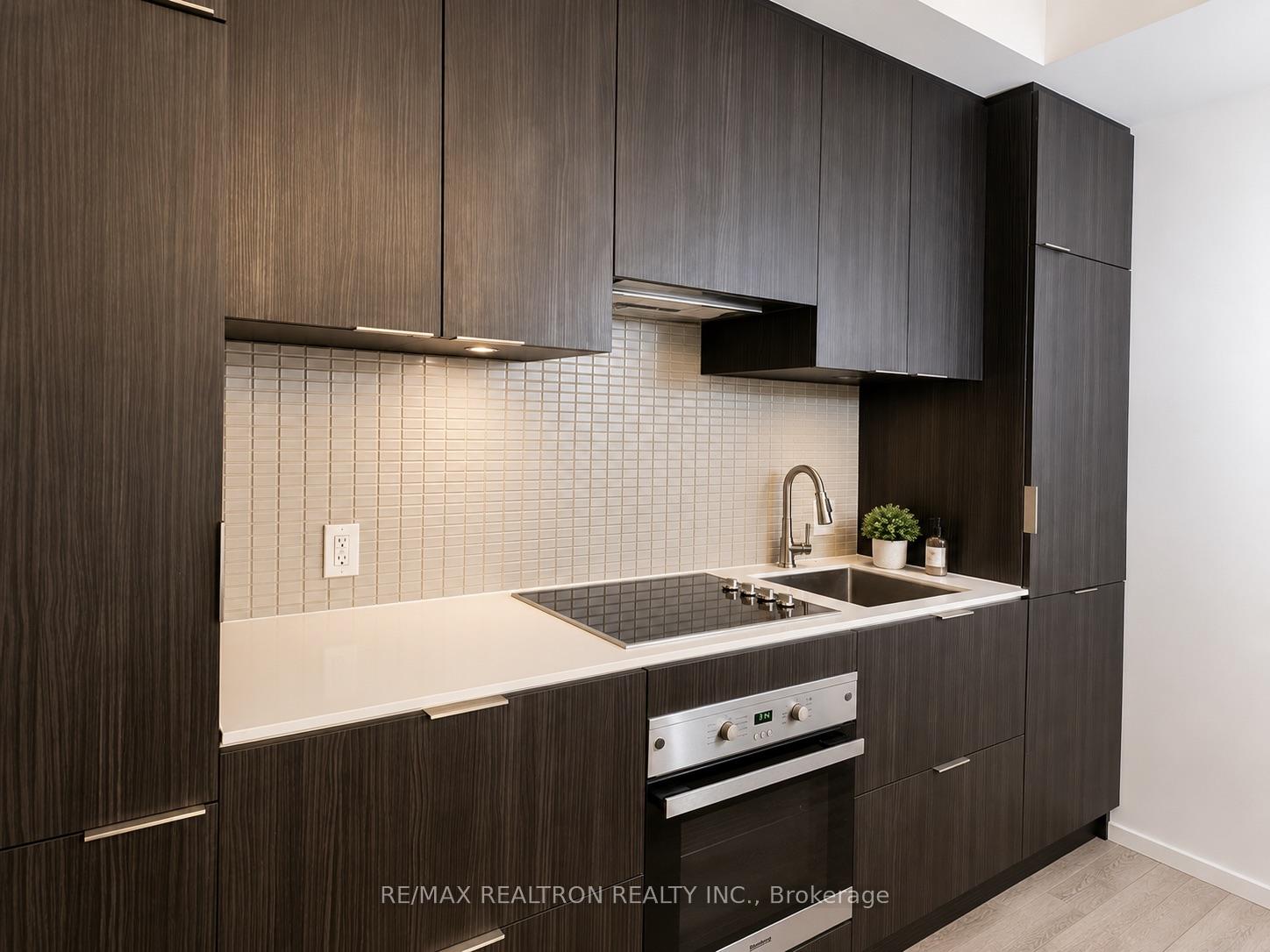 Photo 5 of Unit 2001, 5 St Joseph Street, Toronto, Bay Street Corridor — HOMEH