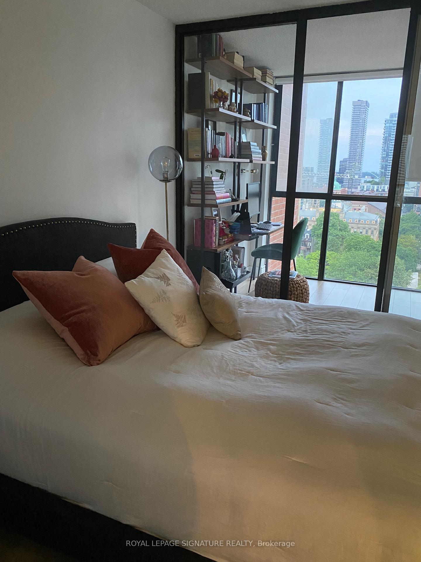 Photo 4 of Unit 1304, 95 Lombard Street, Toronto, Church-Yonge Corridor — HOMEH