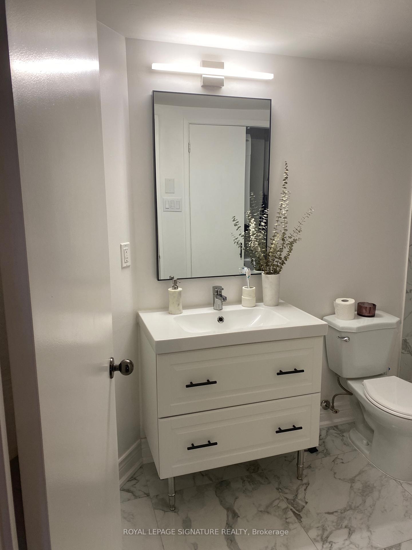 Photo 5 of Unit 1304, 95 Lombard Street, Toronto, Church-Yonge Corridor — HOMEH