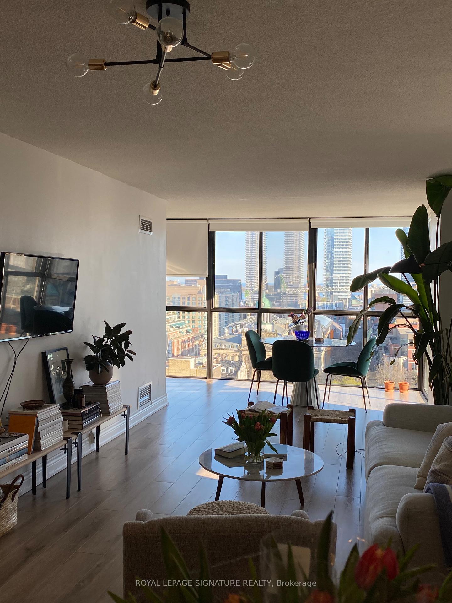 Photo 7 of Unit 1304, 95 Lombard Street, Toronto, Church-Yonge Corridor — HOMEH