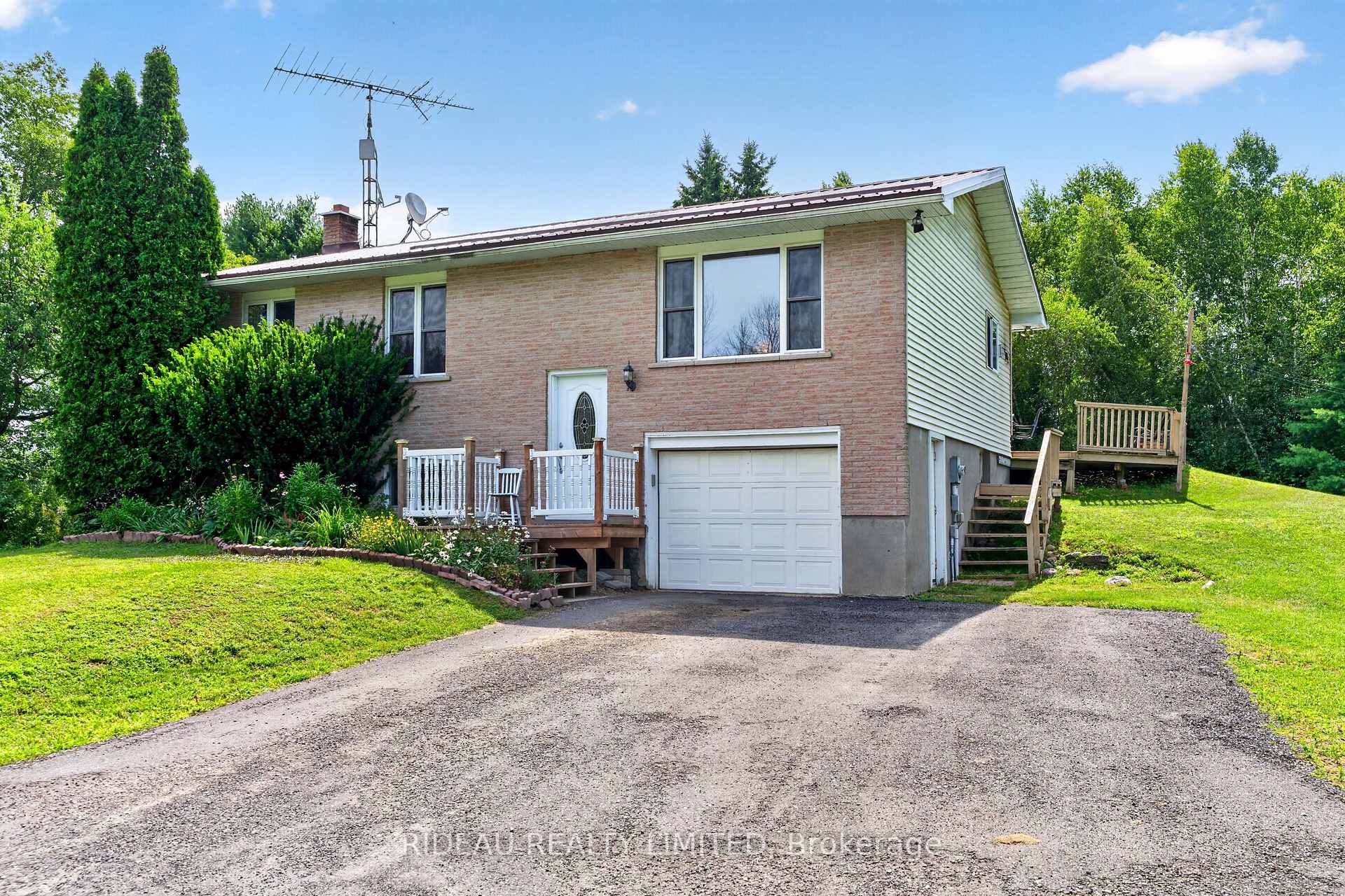 Photo 3 of 93 Mallens Road, Rideau Lakes, Rideau Lakes (South Crosby) Twp — HOMEH