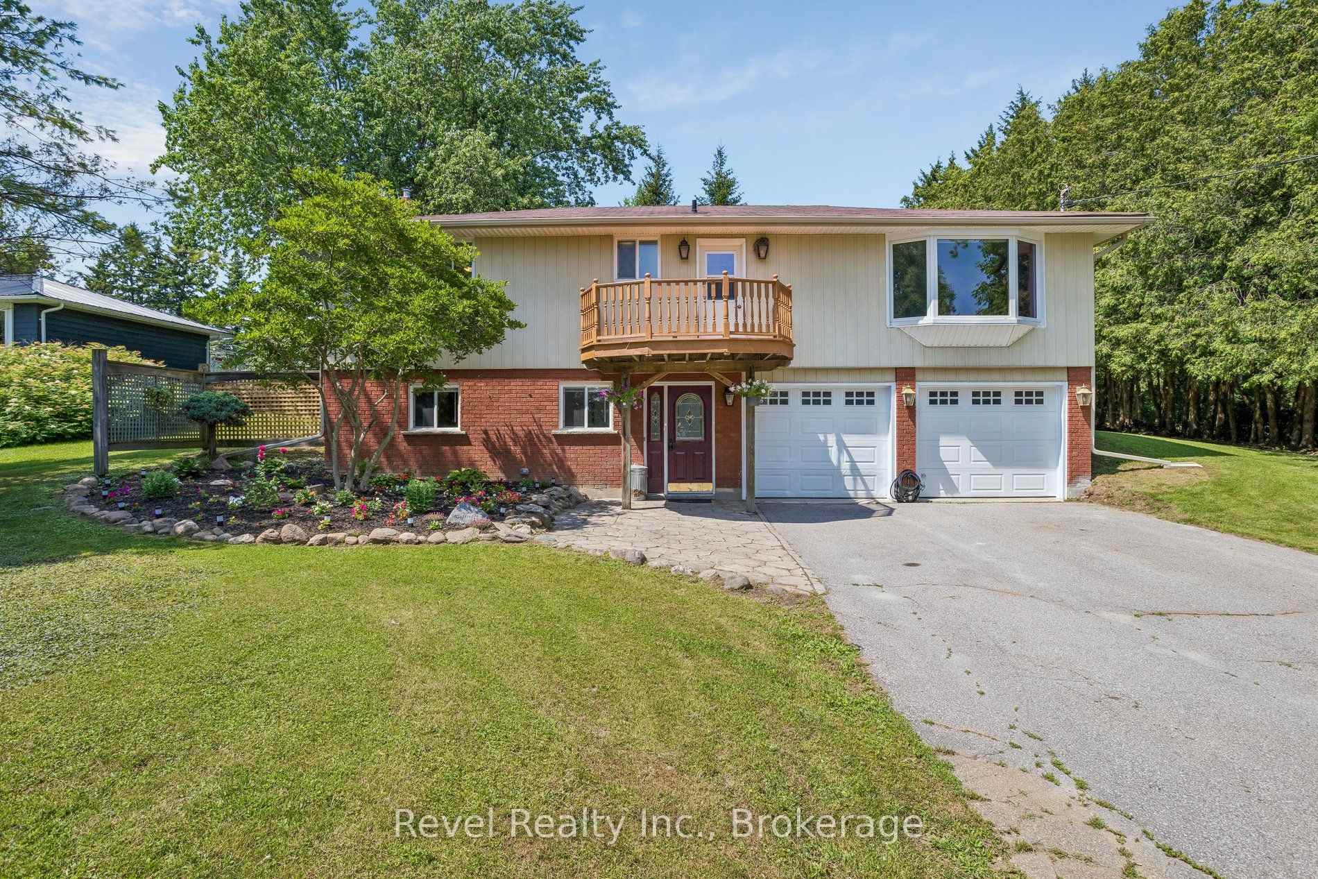 Photo 1 of 41 Lakeview Boulevard, Kawartha Lakes, Little Britain — HOMEH