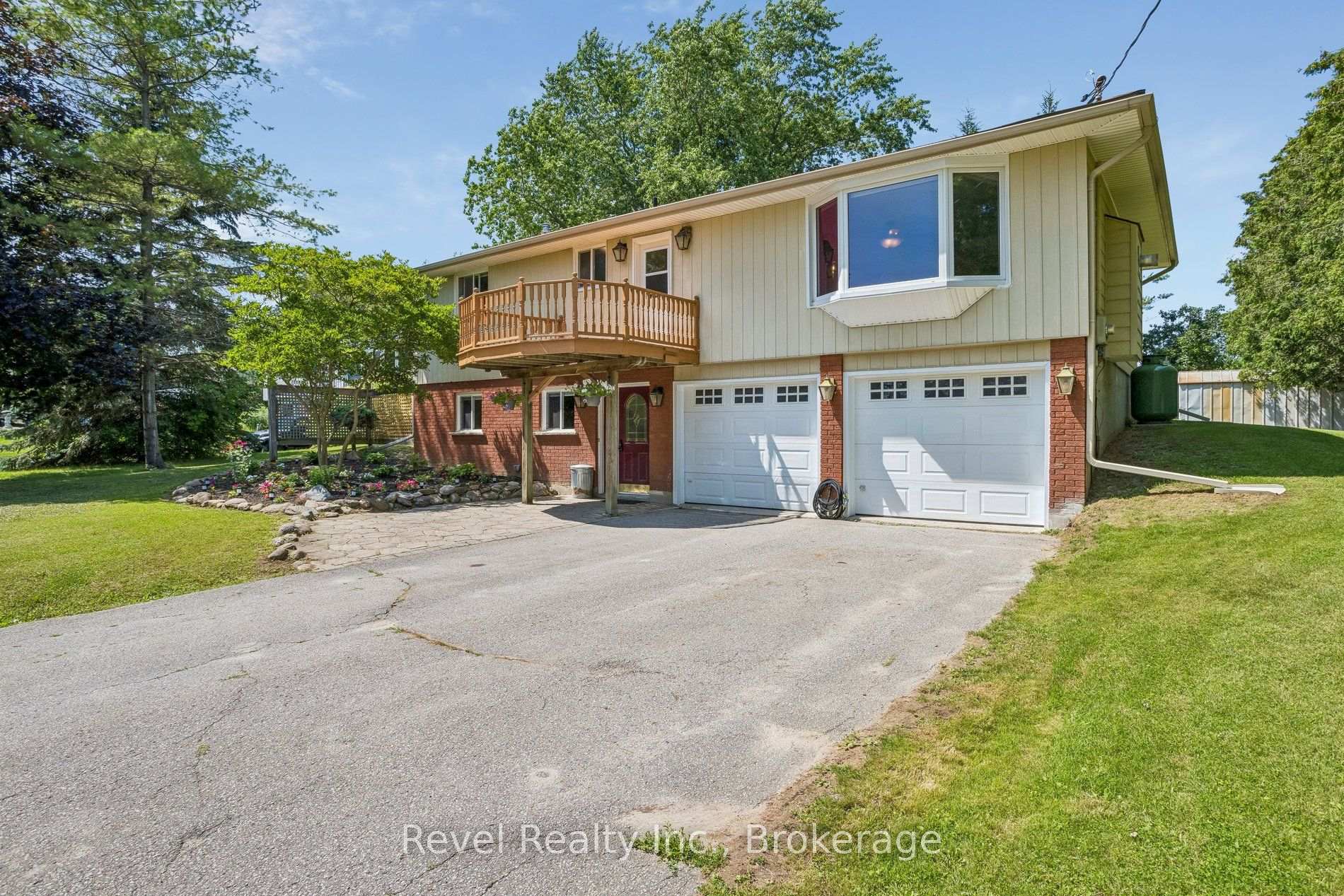 Photo 2 of 41 Lakeview Boulevard, Kawartha Lakes, Little Britain — HOMEH