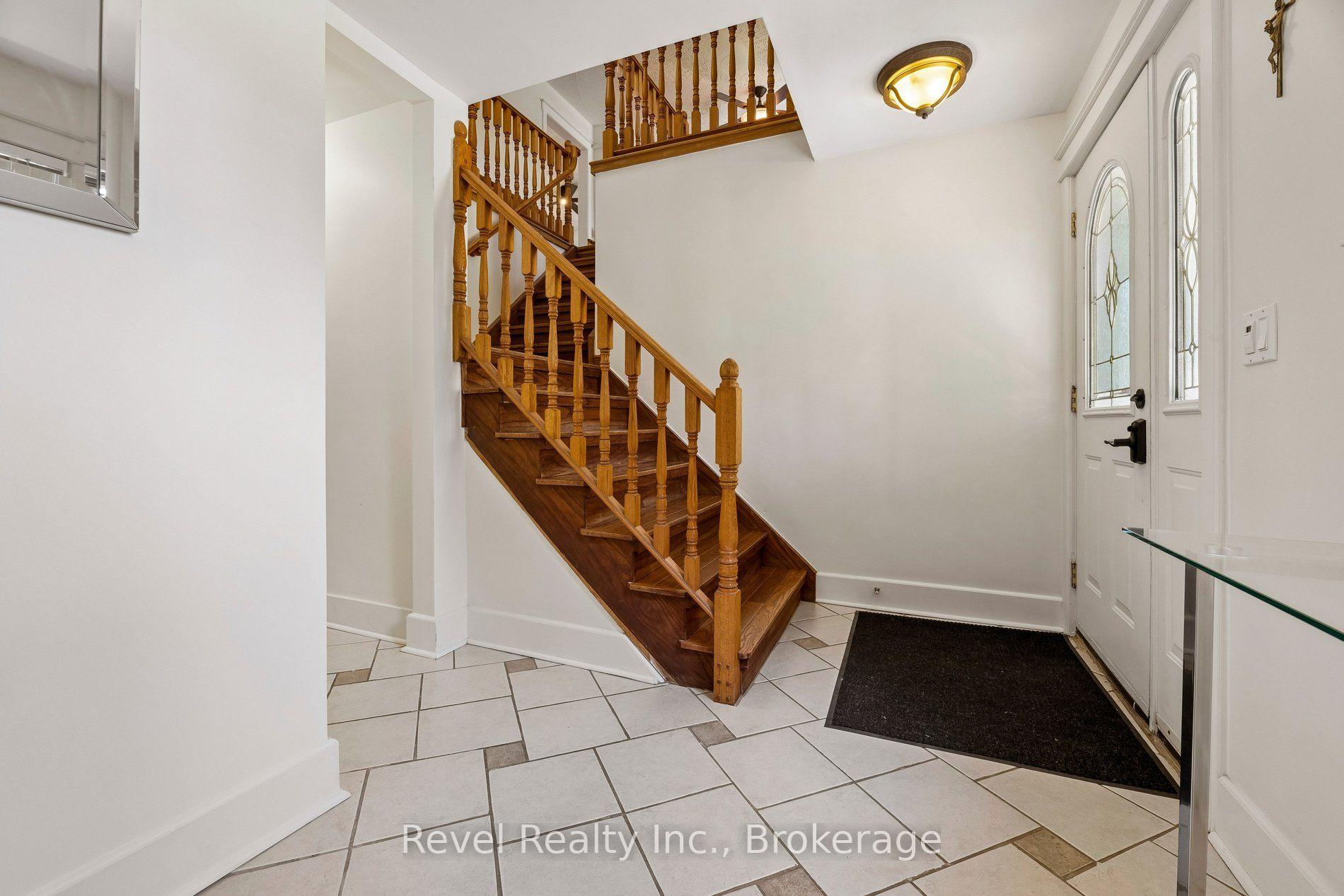Photo 3 of 41 Lakeview Boulevard, Kawartha Lakes, Little Britain — HOMEH