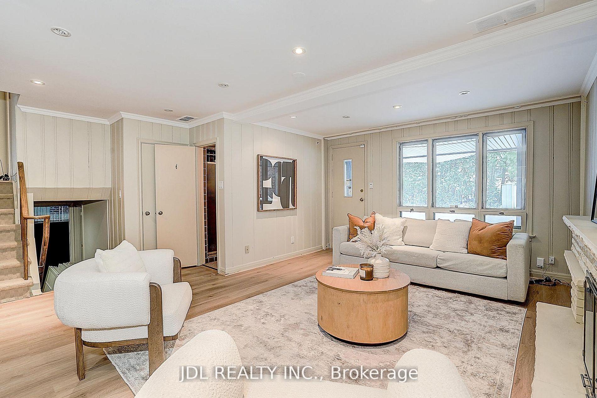 Photo 3 of 87 Munro Boulevard, North York, St. Andrew-Windfields — HOMEH