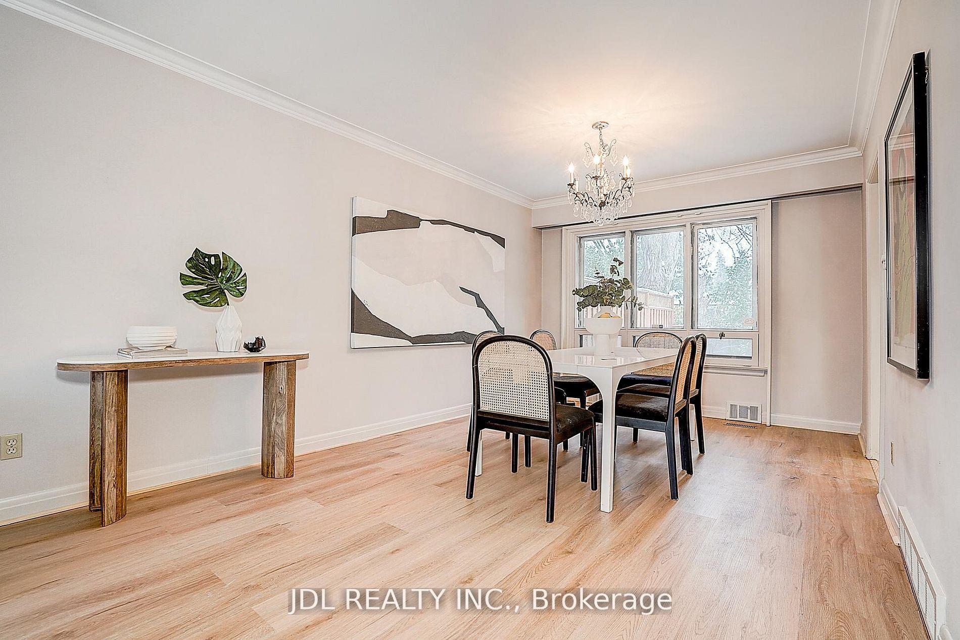Photo 5 of 87 Munro Boulevard, North York, St. Andrew-Windfields — HOMEH