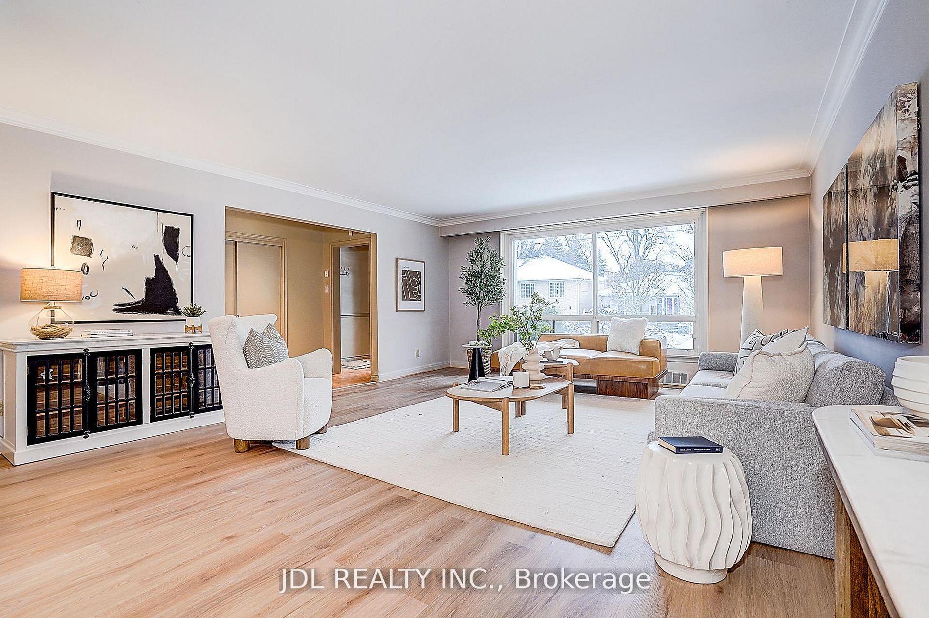 Photo 6 of 87 Munro Boulevard, North York, St. Andrew-Windfields — HOMEH