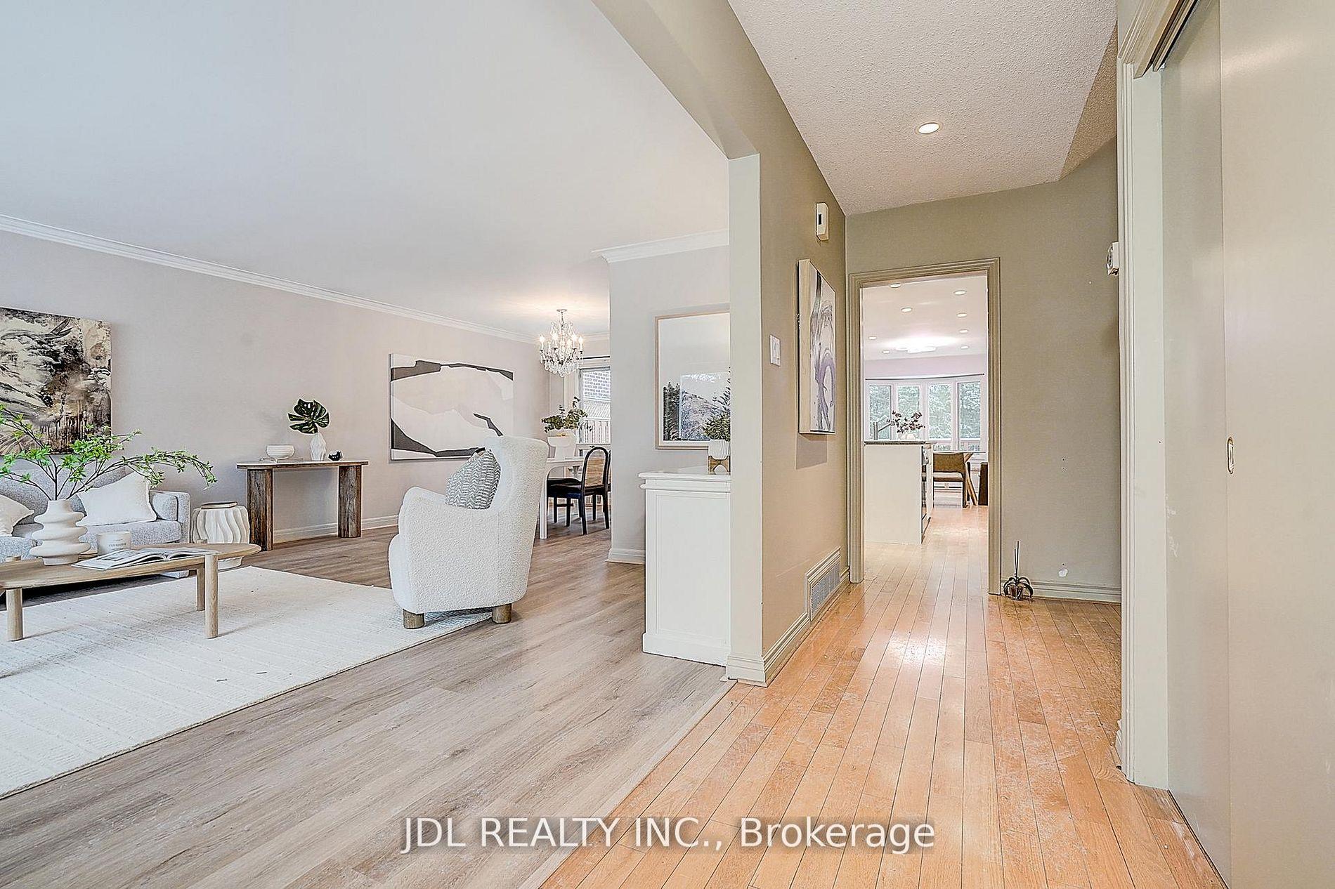 Photo 10 of 87 Munro Boulevard, North York, St. Andrew-Windfields — HOMEH