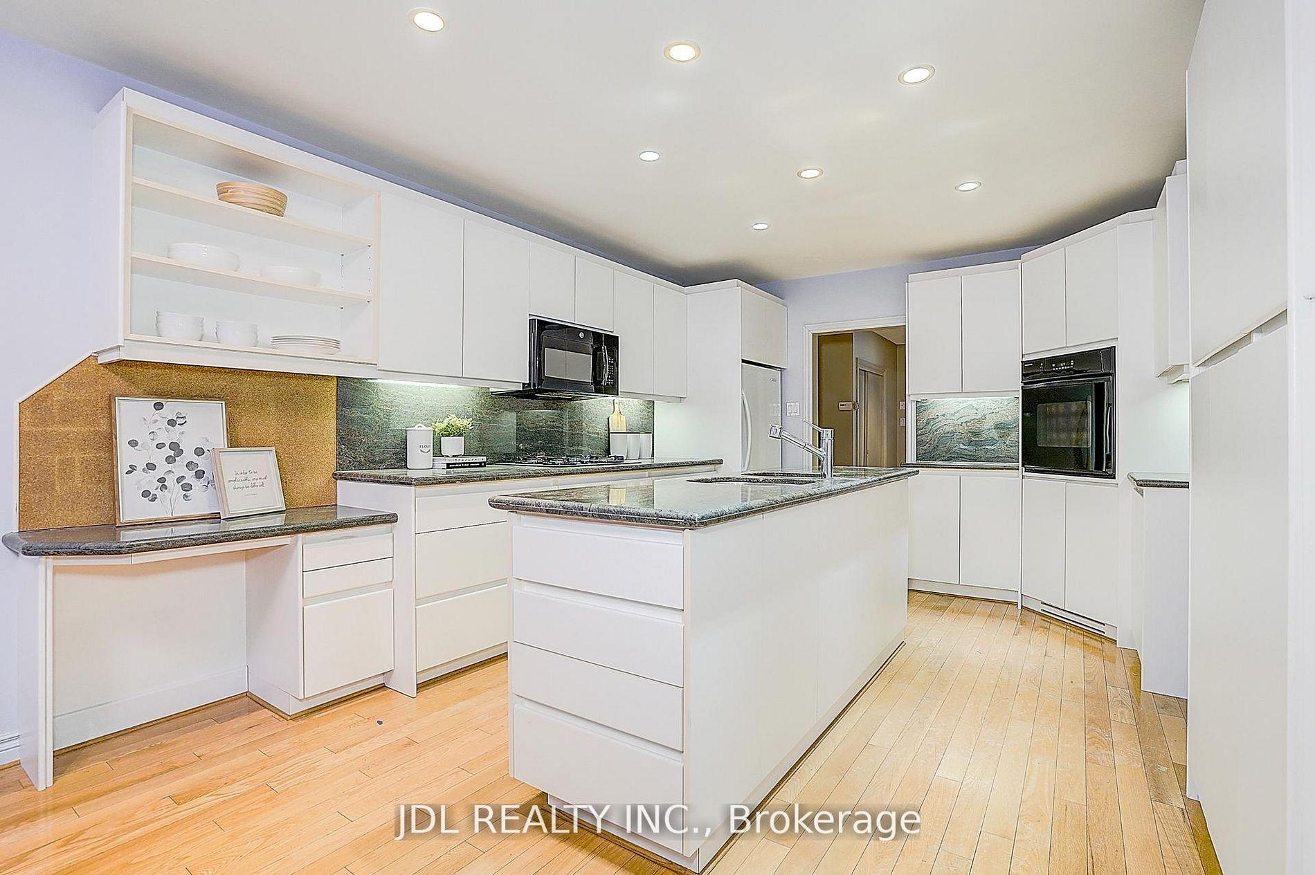 Photo 12 of 87 Munro Boulevard, North York, St. Andrew-Windfields — HOMEH