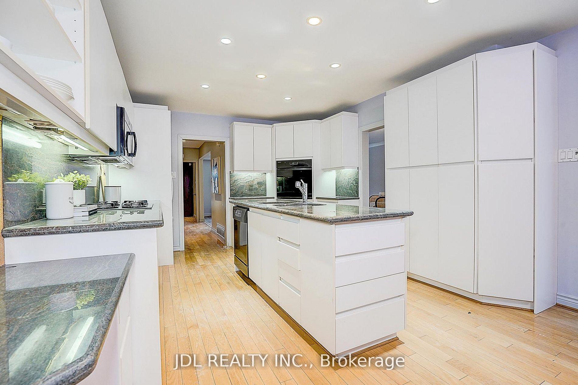 Photo 13 of 87 Munro Boulevard, North York, St. Andrew-Windfields — HOMEH