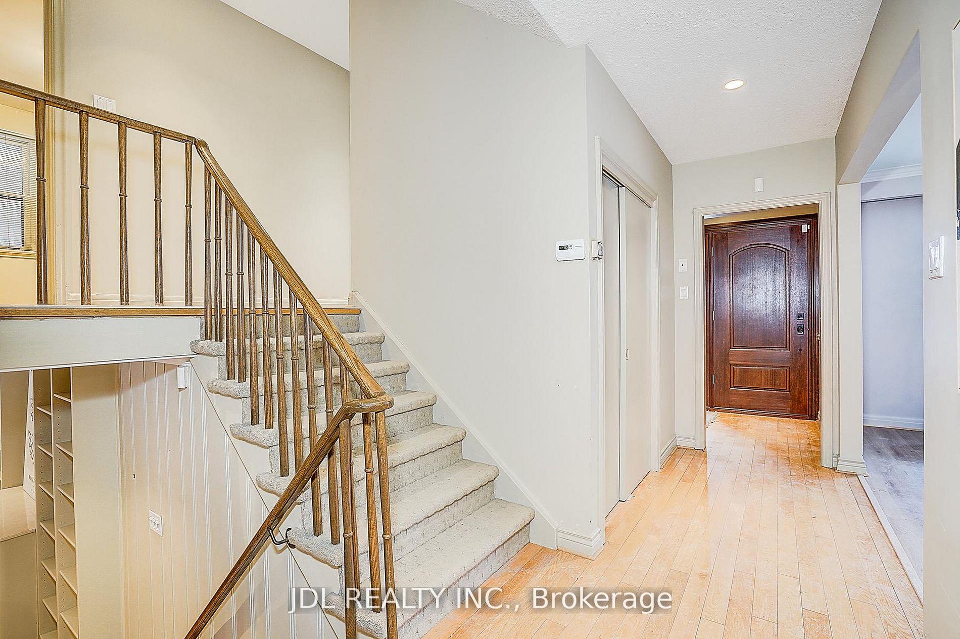 Photo 17 of 87 Munro Boulevard, North York, St. Andrew-Windfields — HOMEH