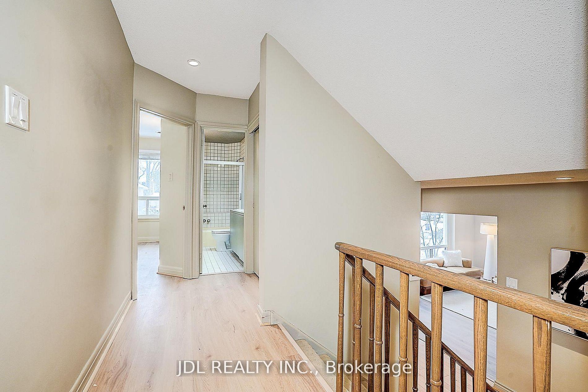 Photo 18 of 87 Munro Boulevard, North York, St. Andrew-Windfields — HOMEH