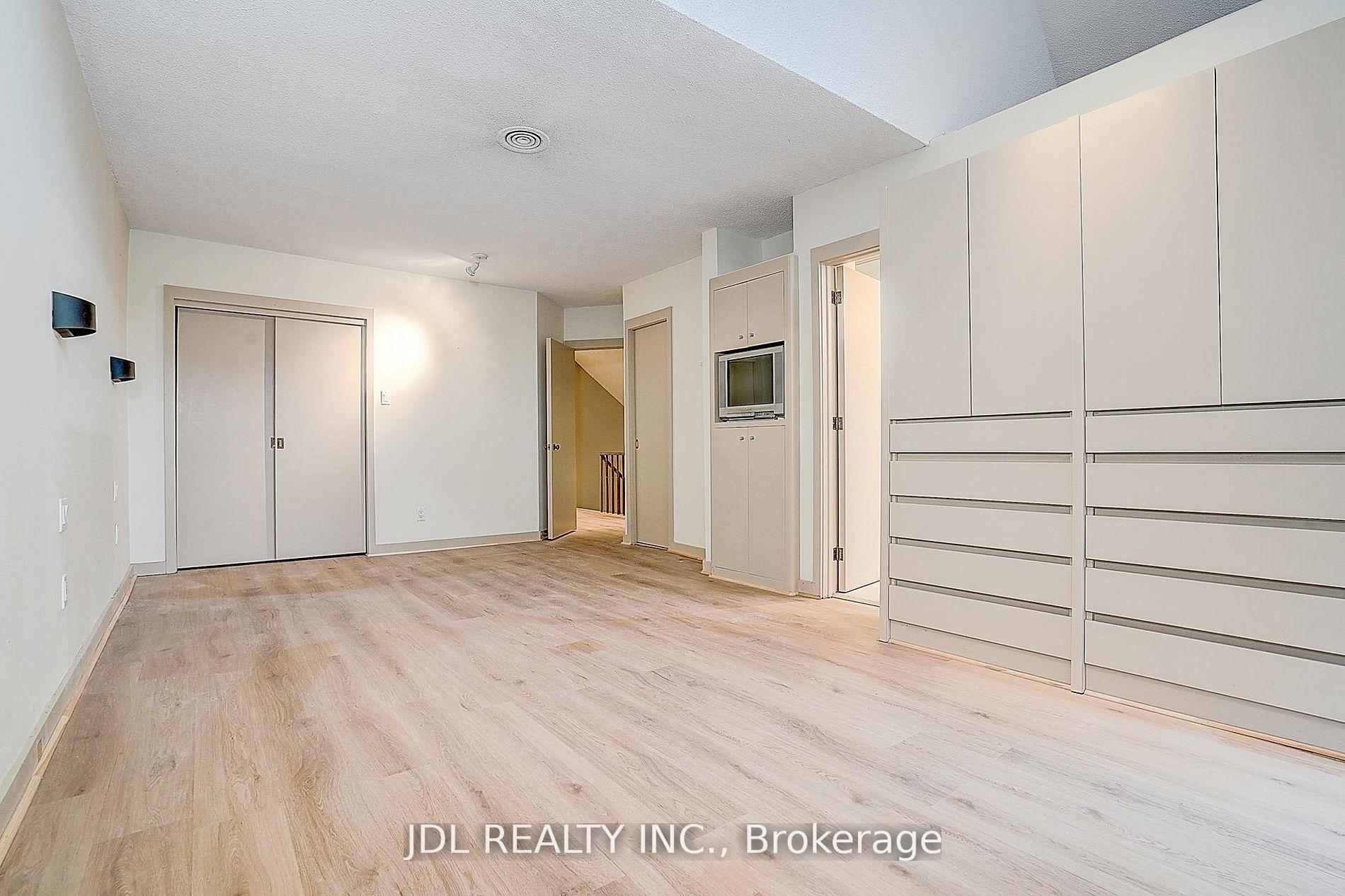 Photo 19 of 87 Munro Boulevard, North York, St. Andrew-Windfields — HOMEH