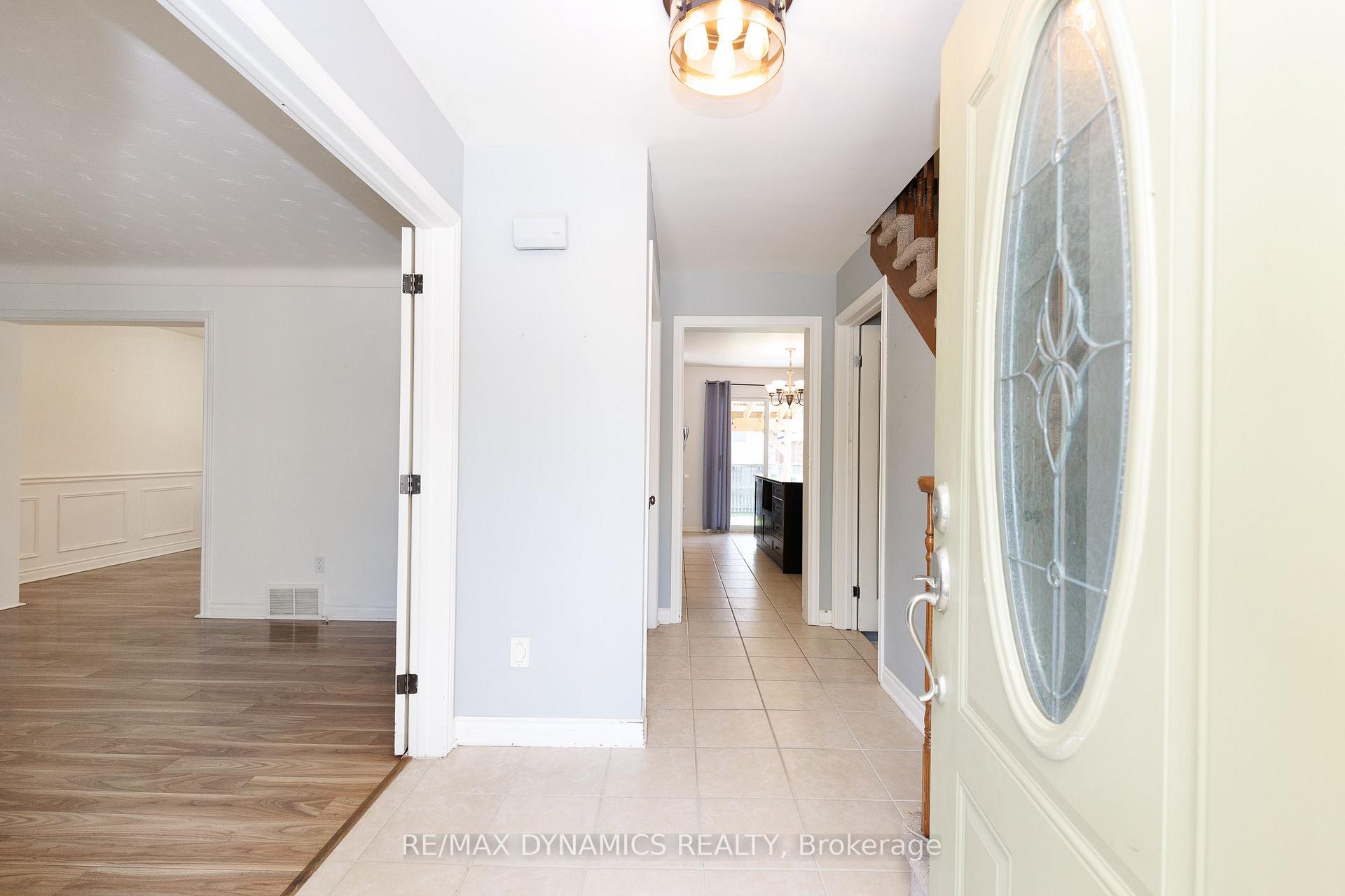 Photo 3 of 7362 Woodgate Street, Niagara Falls, Casey — HOMEH
