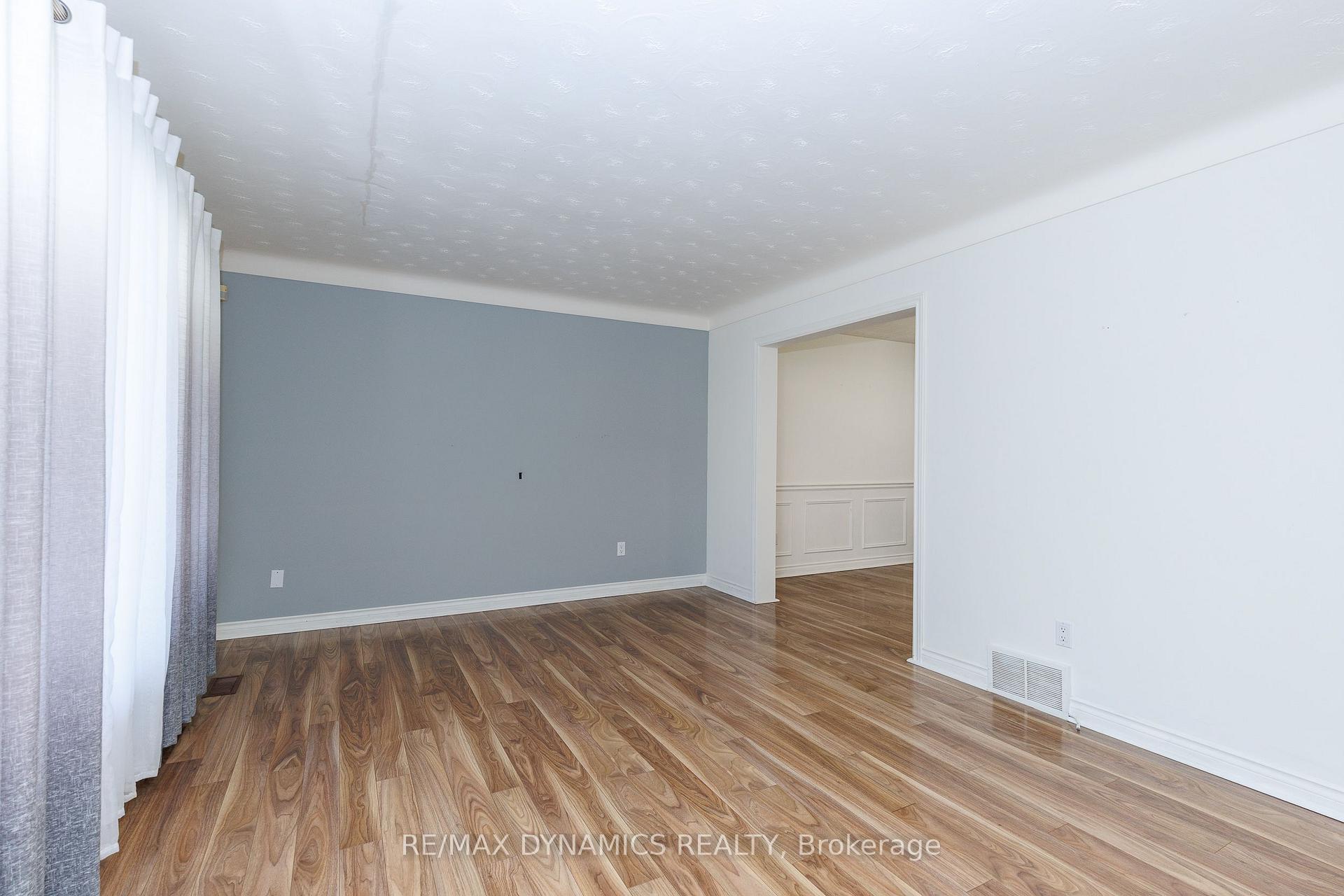 Photo 4 of 7362 Woodgate Street, Niagara Falls, Casey — HOMEH