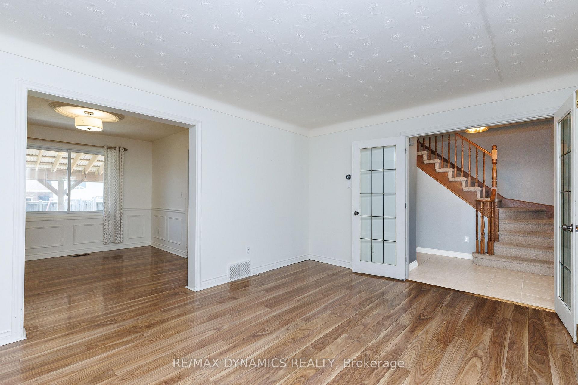 Photo 6 of 7362 Woodgate Street, Niagara Falls, Casey — HOMEH