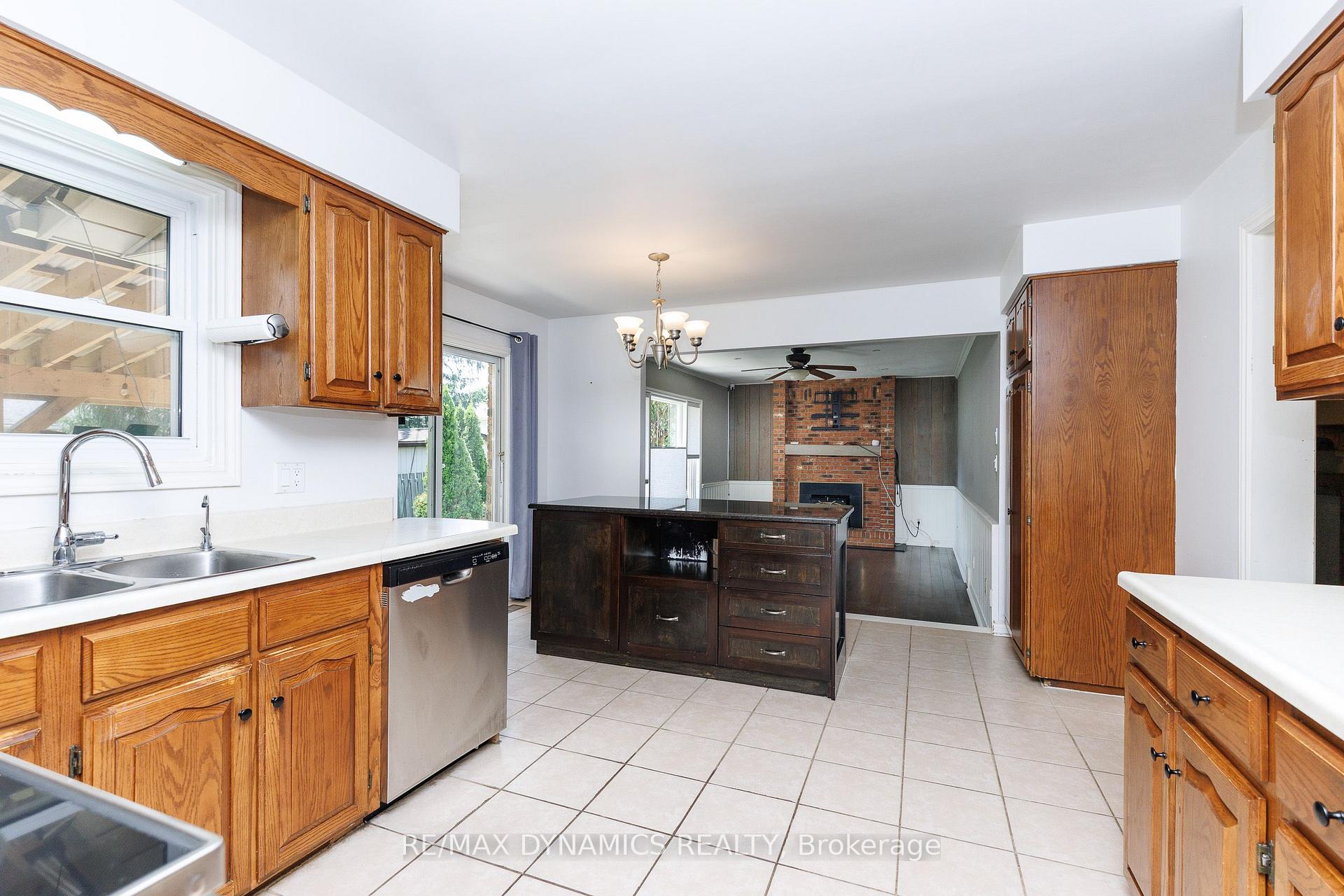 Photo 8 of 7362 Woodgate Street, Niagara Falls, Casey — HOMEH