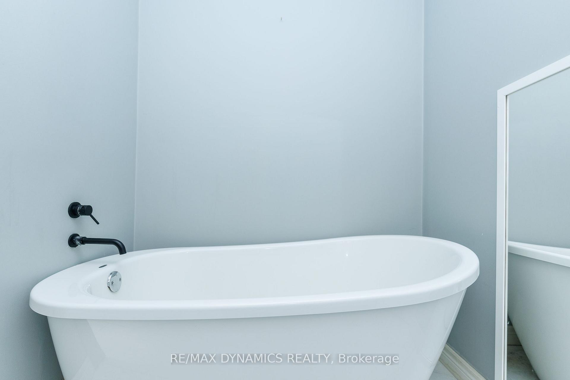 Photo 16 of 7362 Woodgate Street, Niagara Falls, Casey — HOMEH