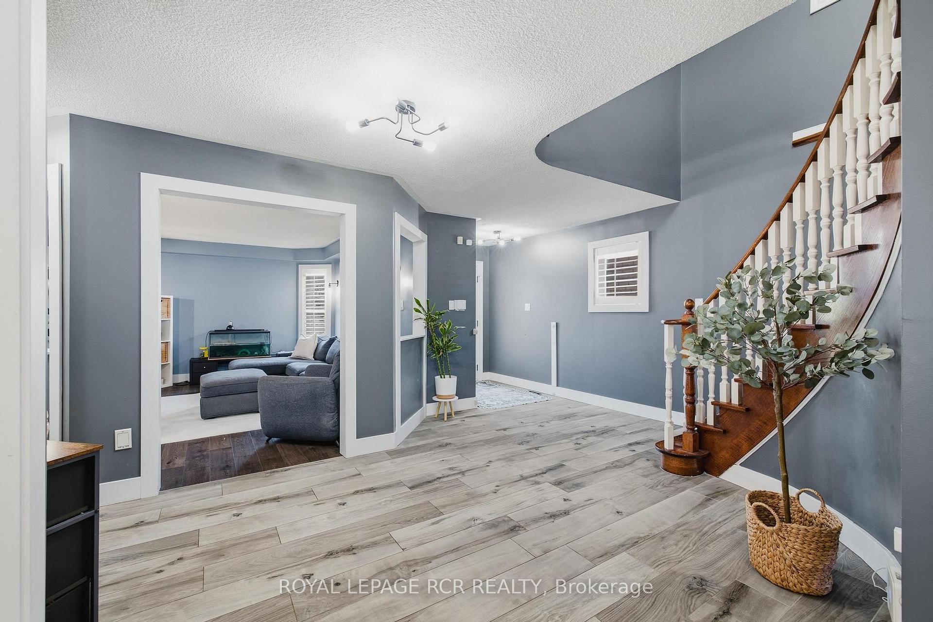 Photo 5 of 194 Andy Crescent, Vaughan, Elder Mills — HOMEH