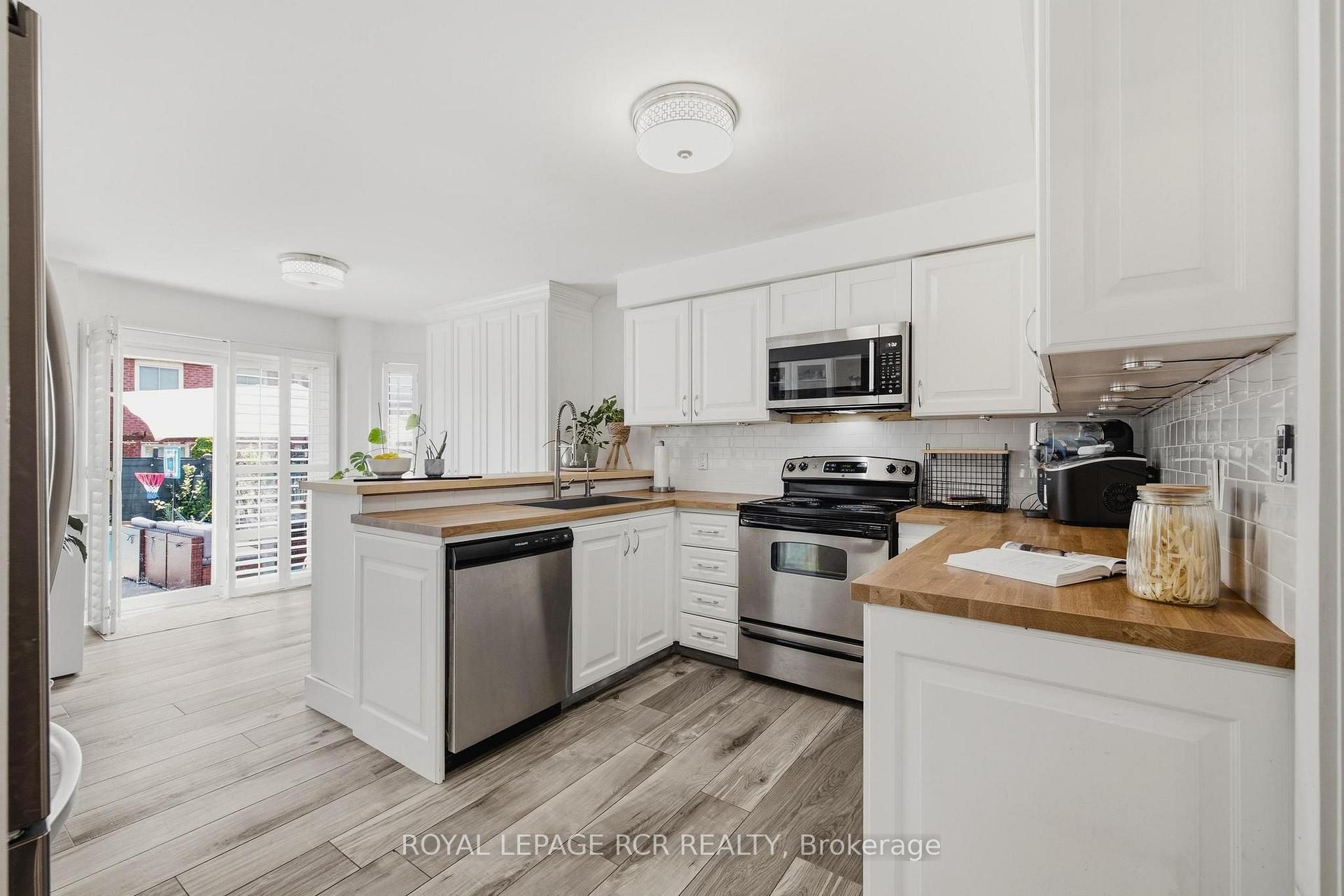Photo 7 of 194 Andy Crescent, Vaughan, Elder Mills — HOMEH