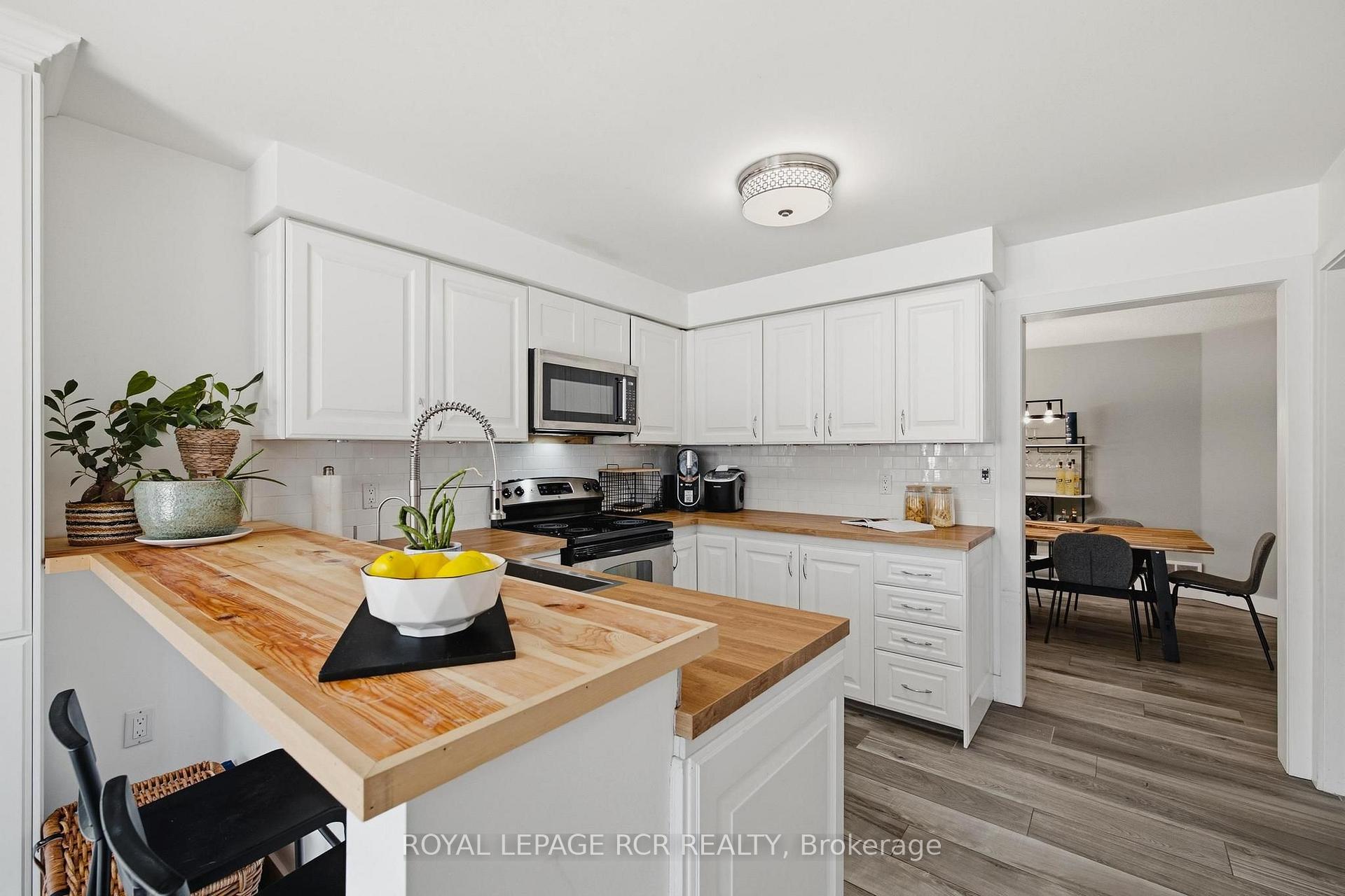 Photo 8 of 194 Andy Crescent, Vaughan, Elder Mills — HOMEH