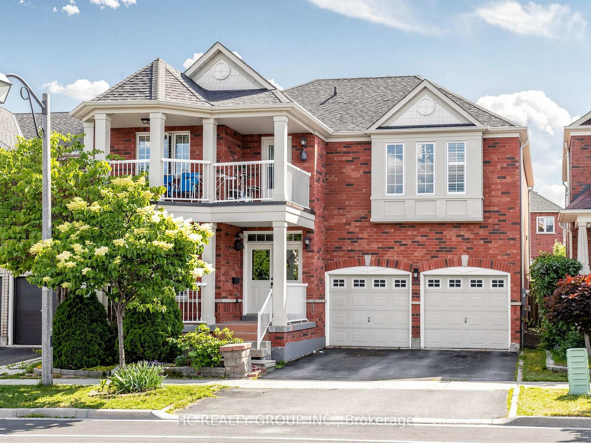 Photo 2 of 232 Stonebridge Drive, Markham, Berczy — HOMEH