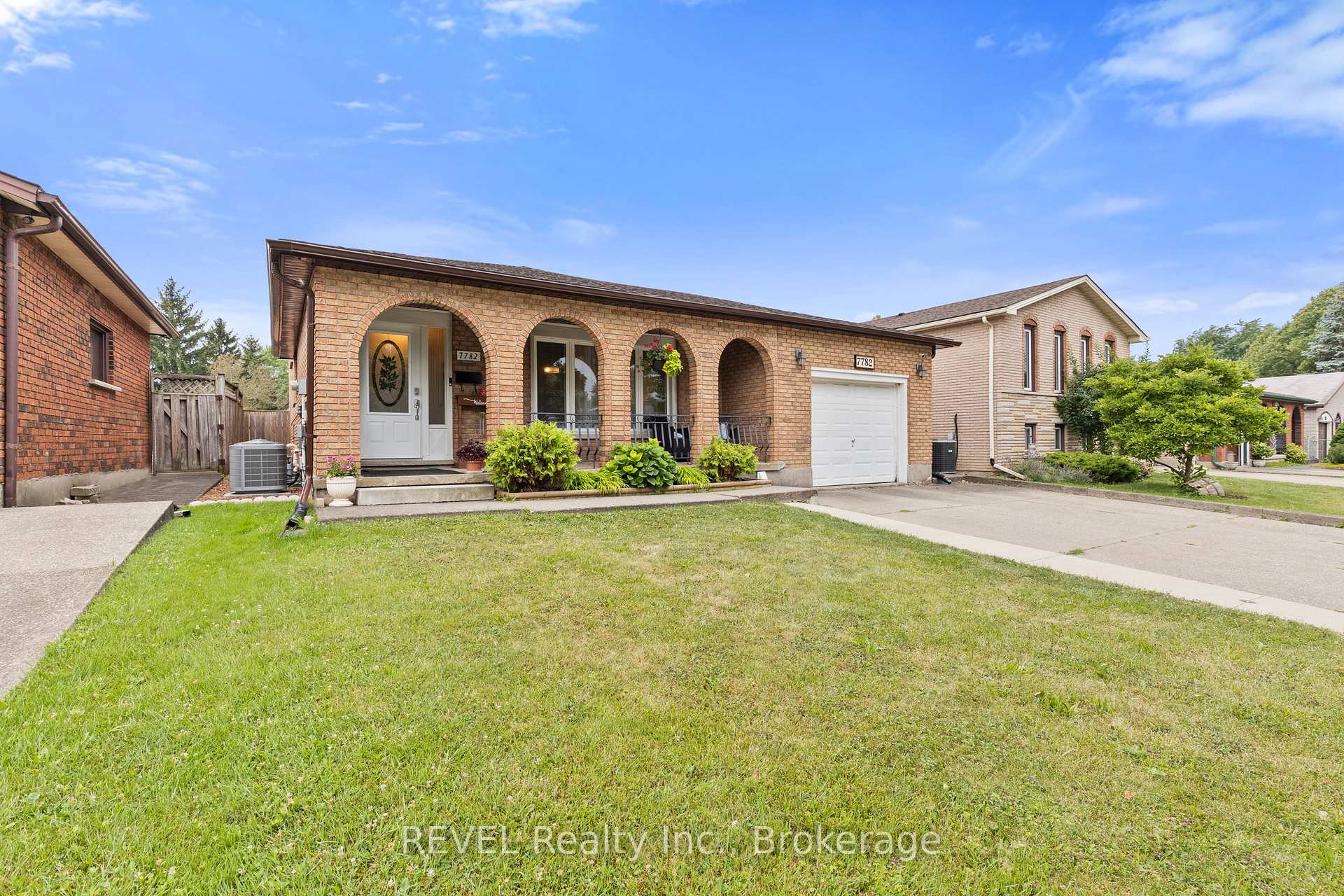 Photo 2 of 7782 Badger Road, Niagara Falls, West Wood — HOMEH