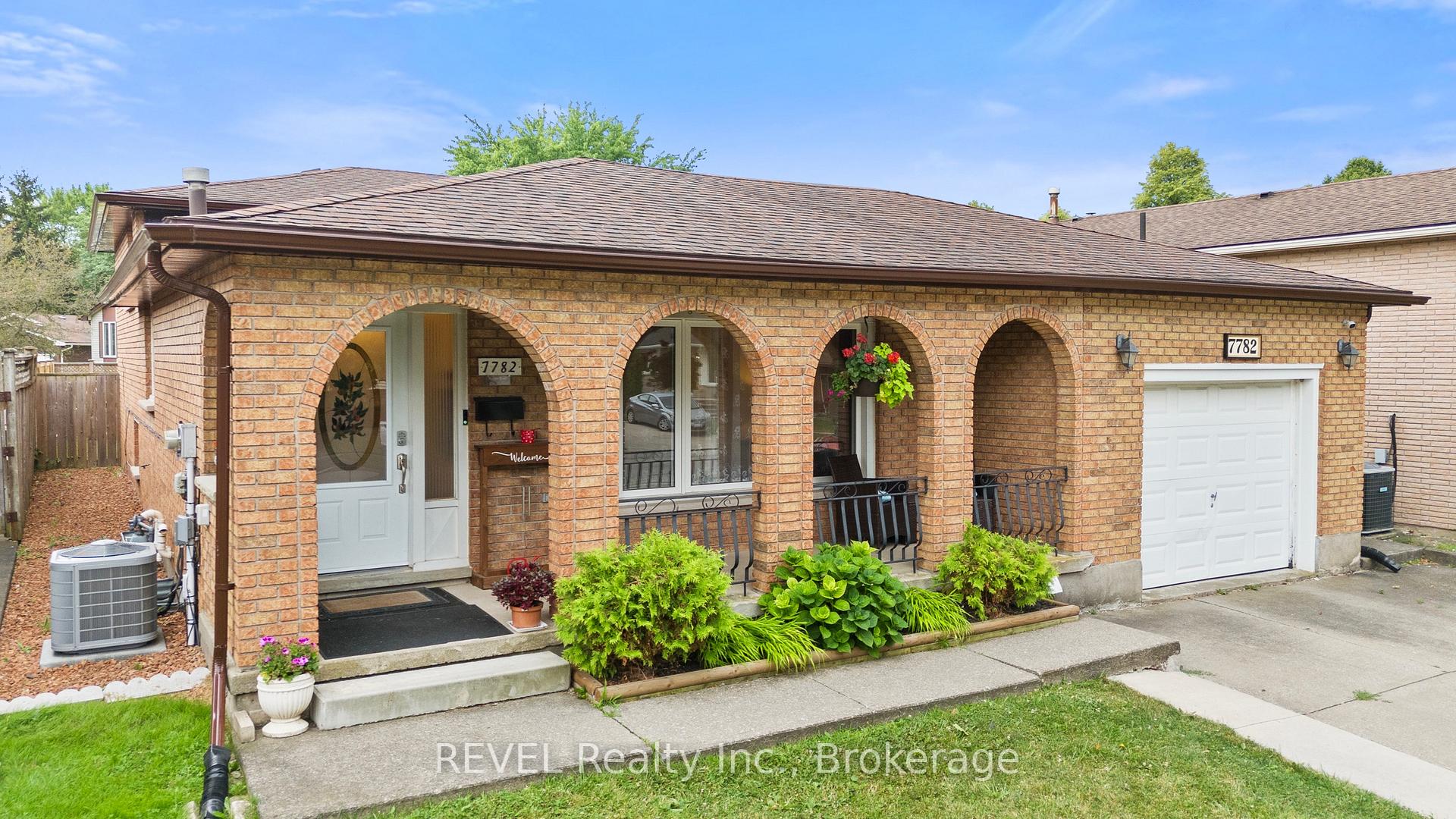 Photo 3 of 7782 Badger Road, Niagara Falls, West Wood — HOMEH