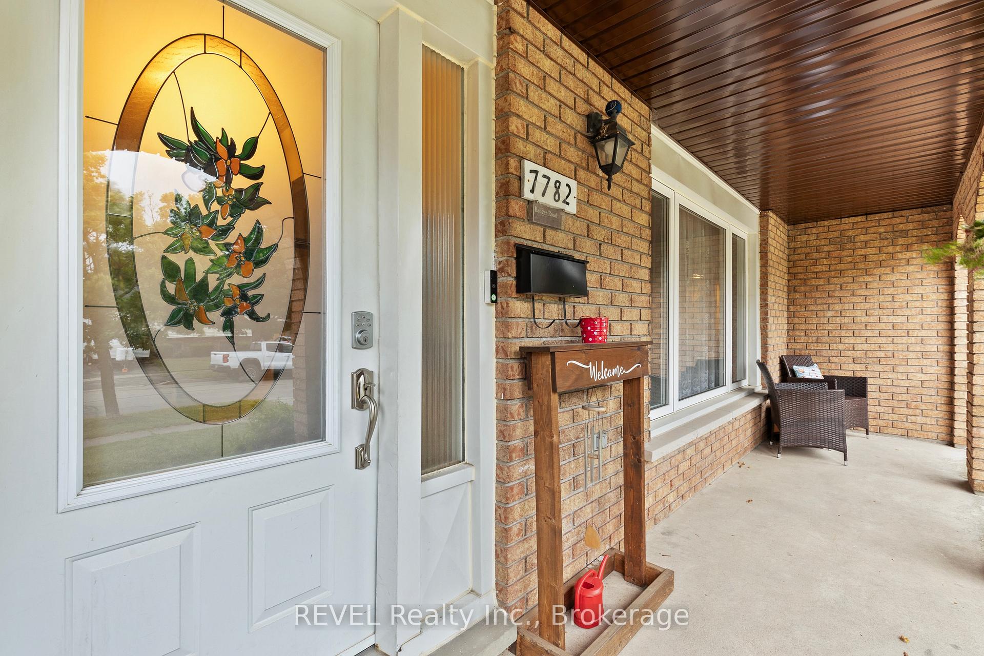 Photo 4 of 7782 Badger Road, Niagara Falls, West Wood — HOMEH