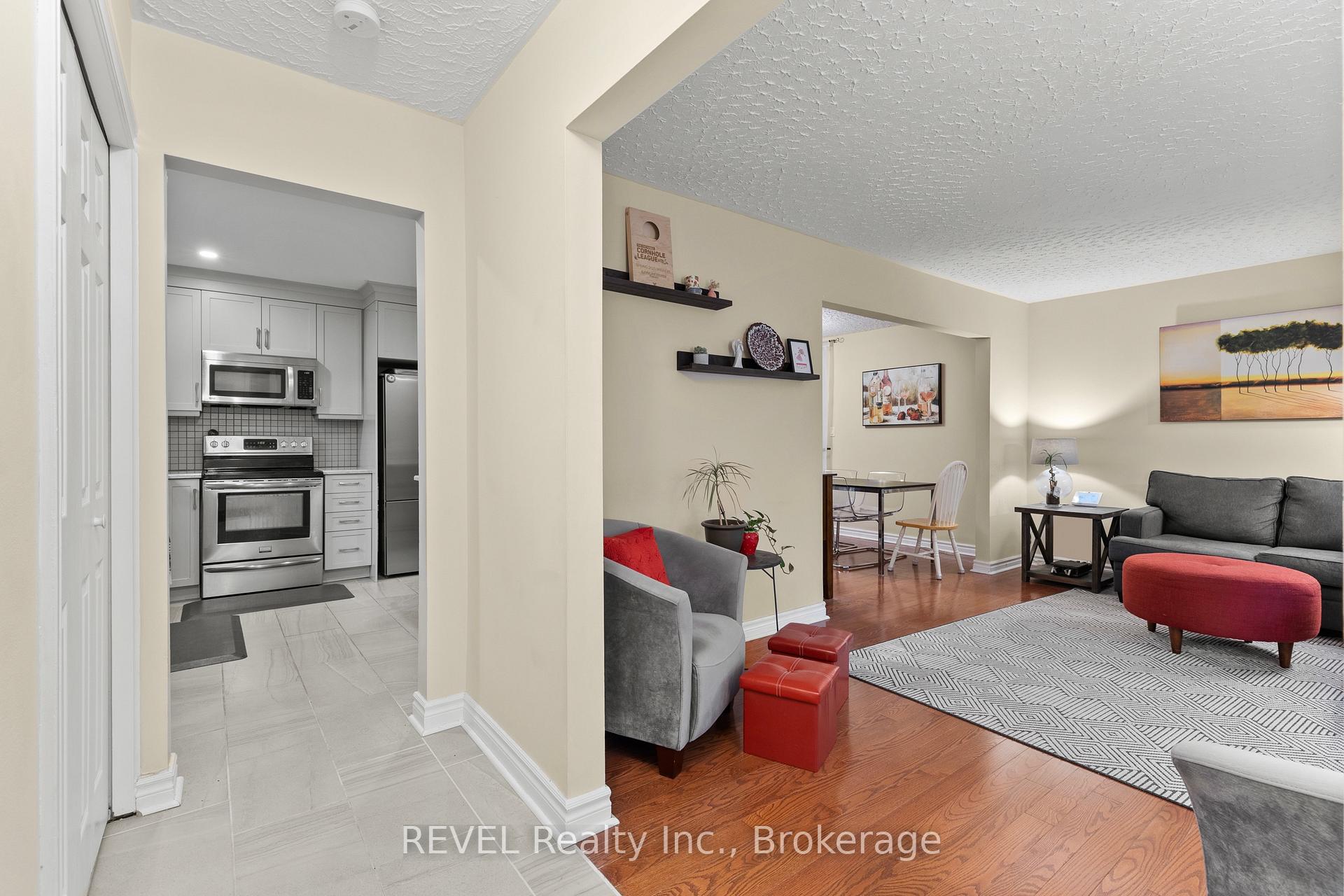 Photo 6 of 7782 Badger Road, Niagara Falls, West Wood — HOMEH