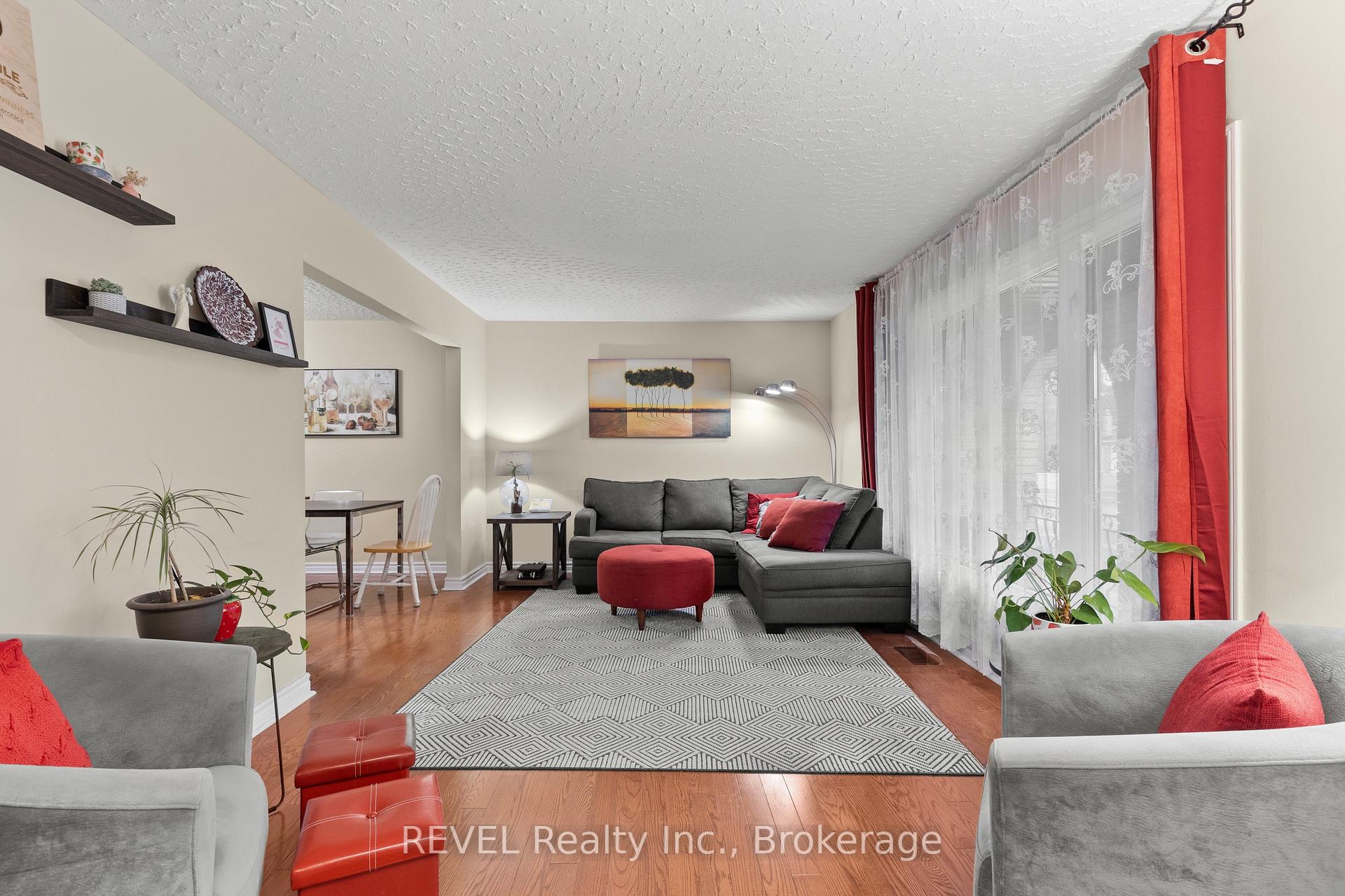 Photo 7 of 7782 Badger Road, Niagara Falls, West Wood — HOMEH