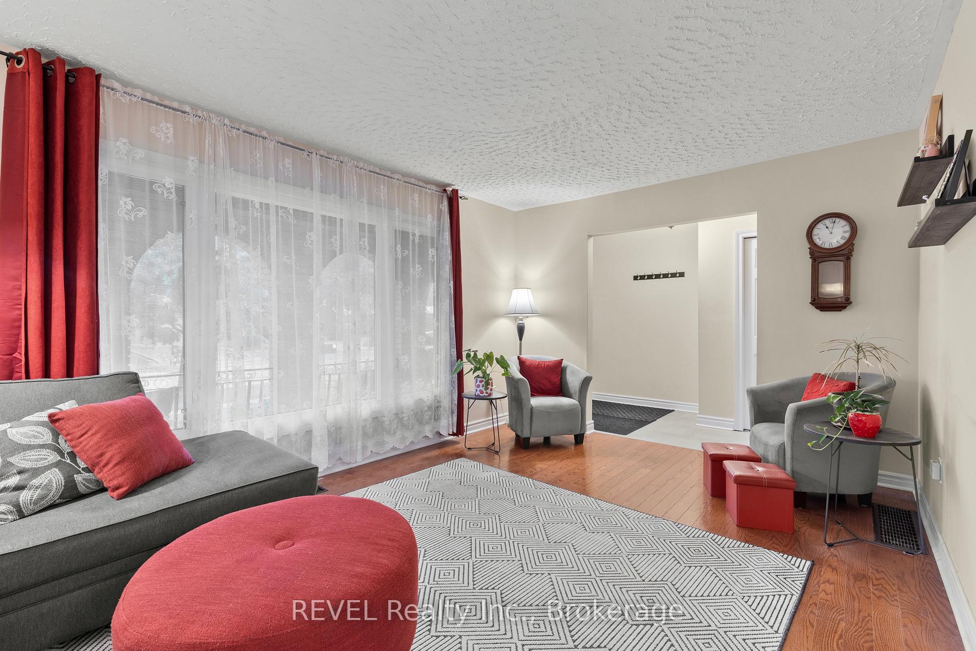 Photo 8 of 7782 Badger Road, Niagara Falls, West Wood — HOMEH