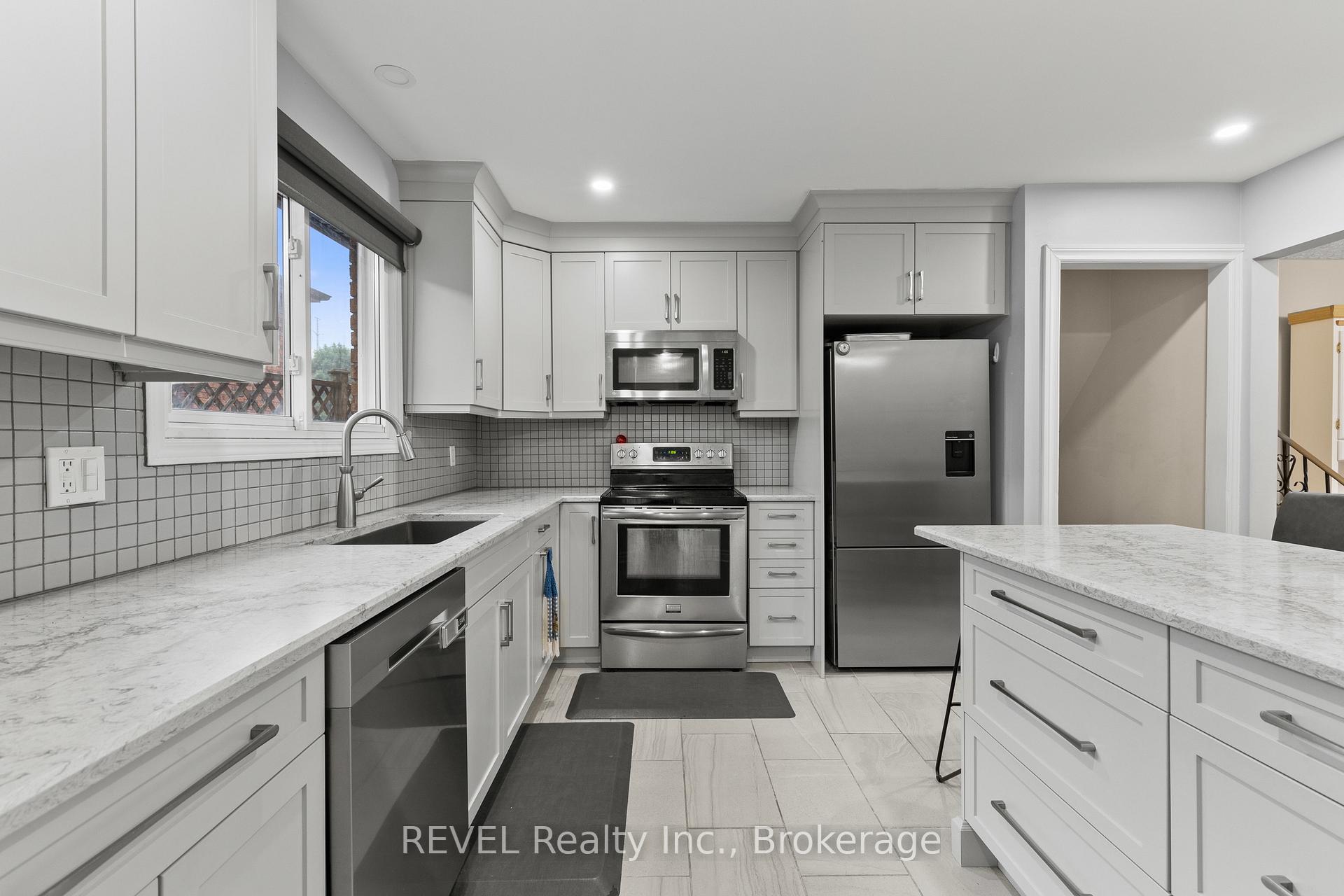 Photo 10 of 7782 Badger Road, Niagara Falls, West Wood — HOMEH